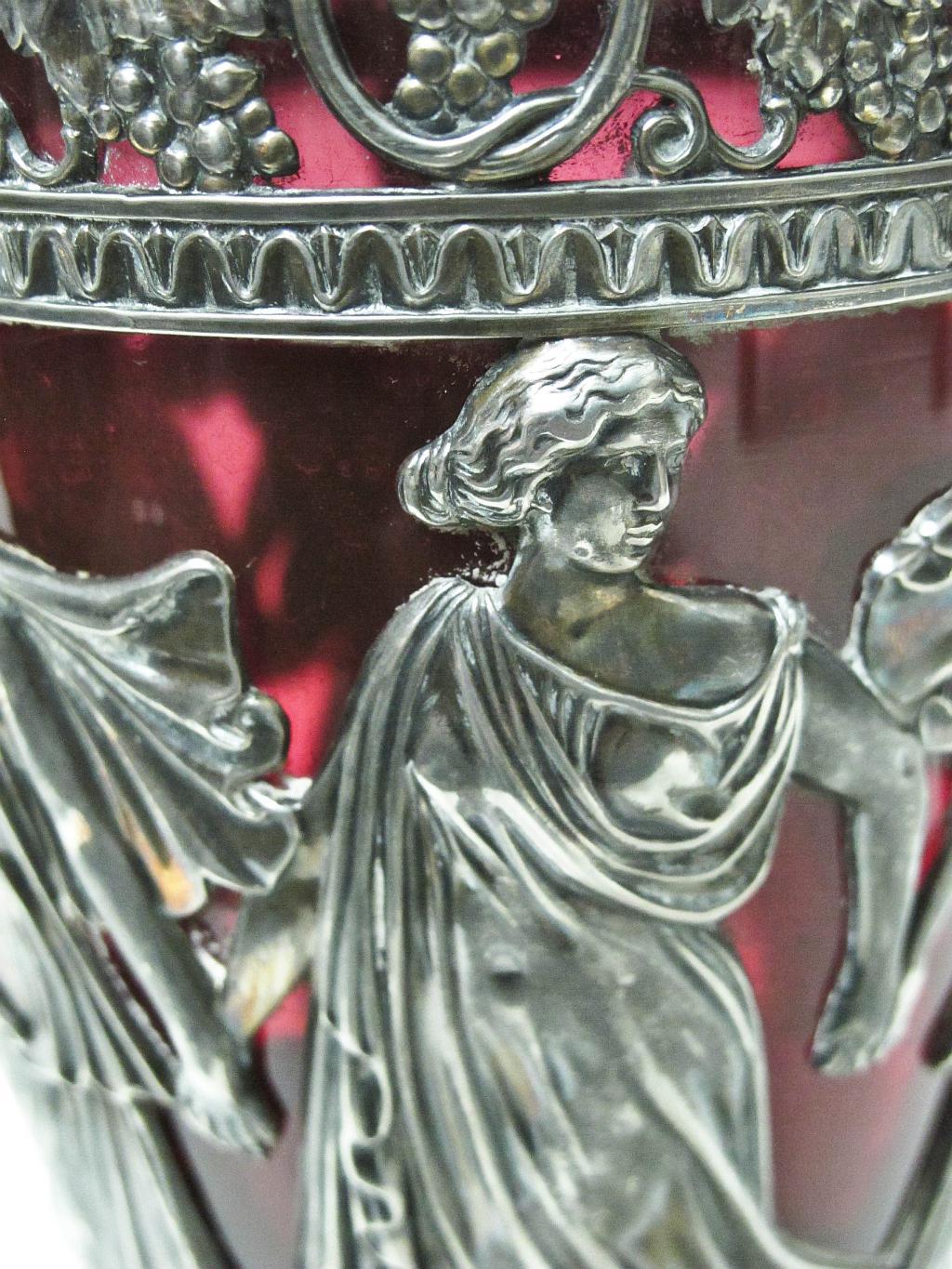 Art nouveau Paire de pichets WMF, allemand, 1909 en métal argenté et cristal rouge, Art Nouveau en vente