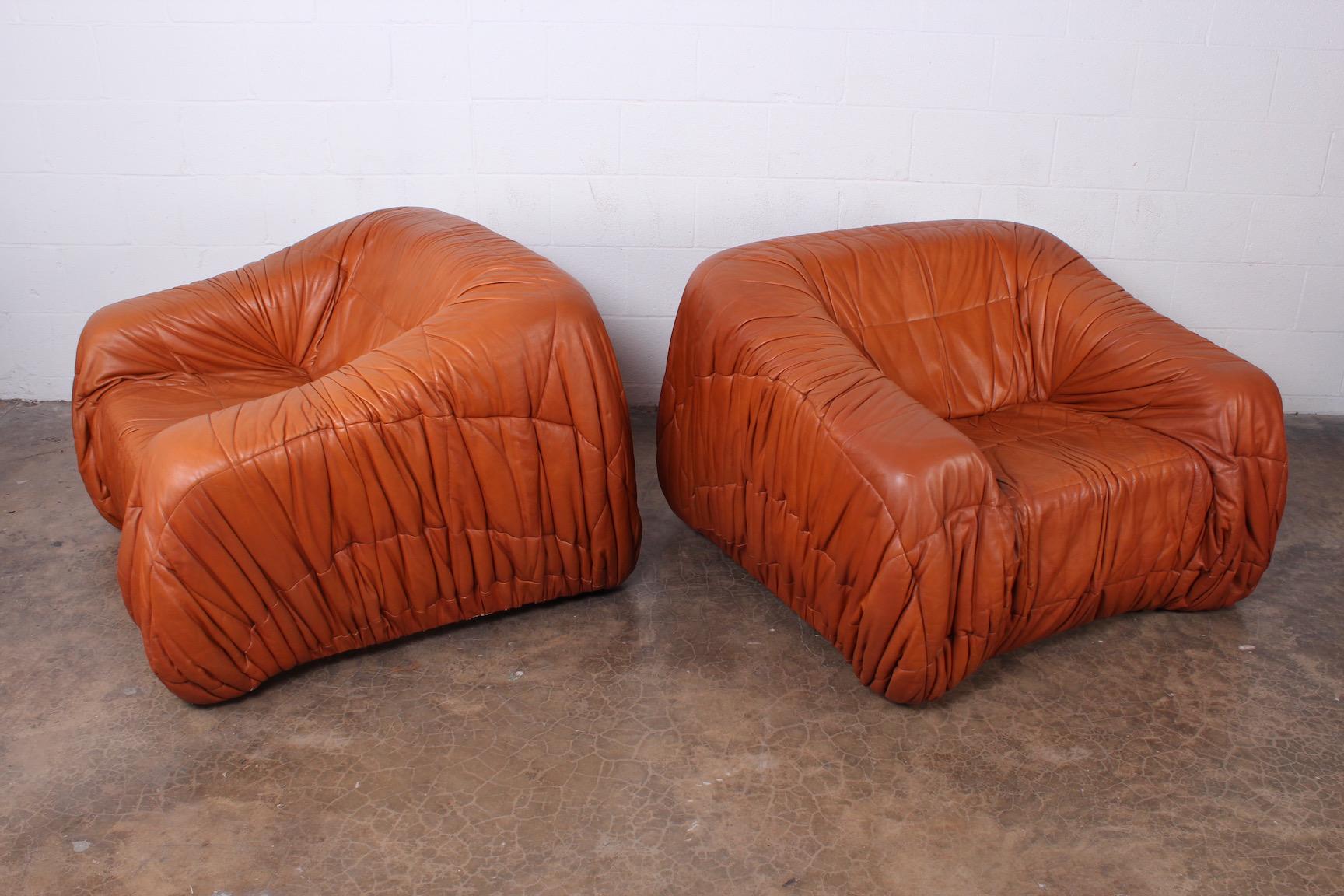 A pair of large scale leather 'Piumino' chairs by De Pas, D'urbino & Lomazzi for Dell'Oca.