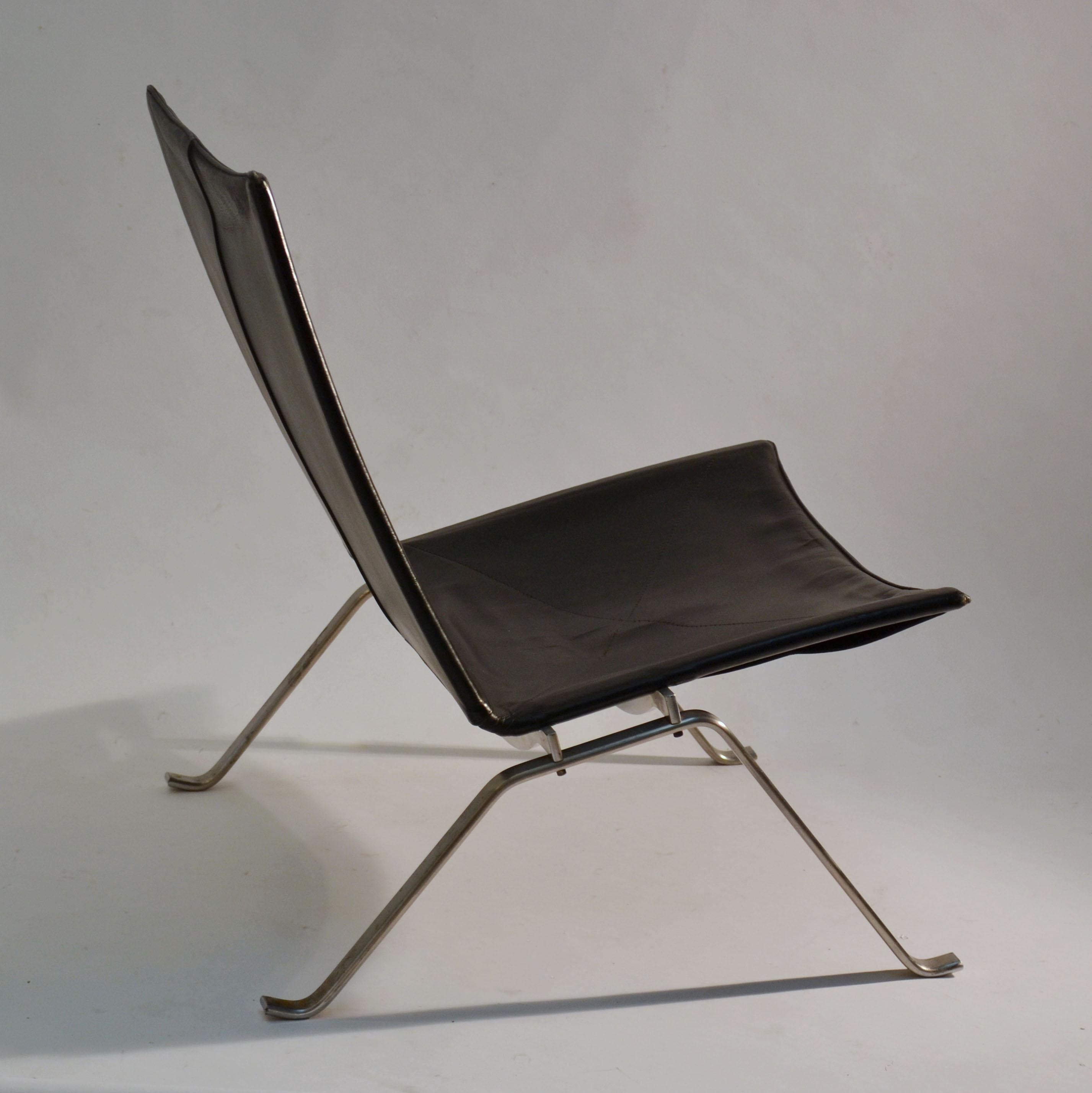 Pair of PK-22 Black Leather Lounge Chairs by Poul Kjaerholm for Fritz Hansen 10