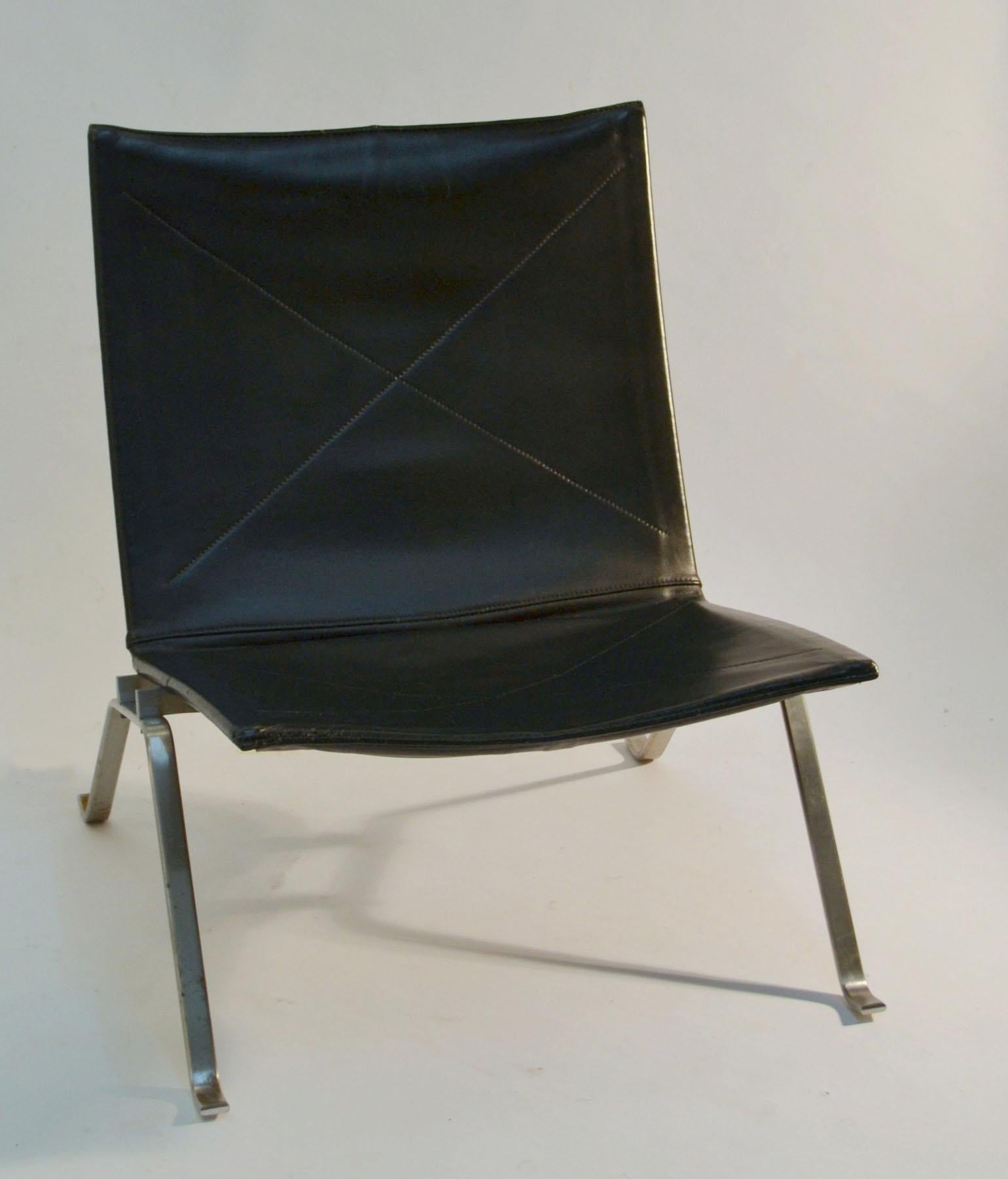 The elegant pair of PK-22 Black leather and steel frame structure of the lounge chairs designed by Poul Kjaerholm 1957 in Copenhagen, under license by Fritz Hansen 1990s. This iconic model PK-22 is probably Kjærholms most famous design. The chair