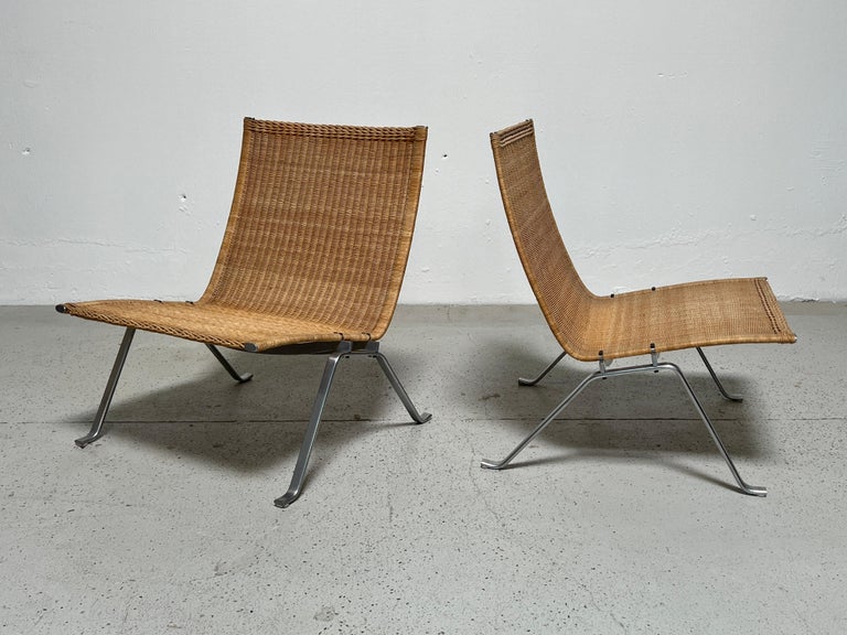 A beautiful pair of original PK22 lounge chairs designed by Poul Kjaerholm for E. Kold Christensen.