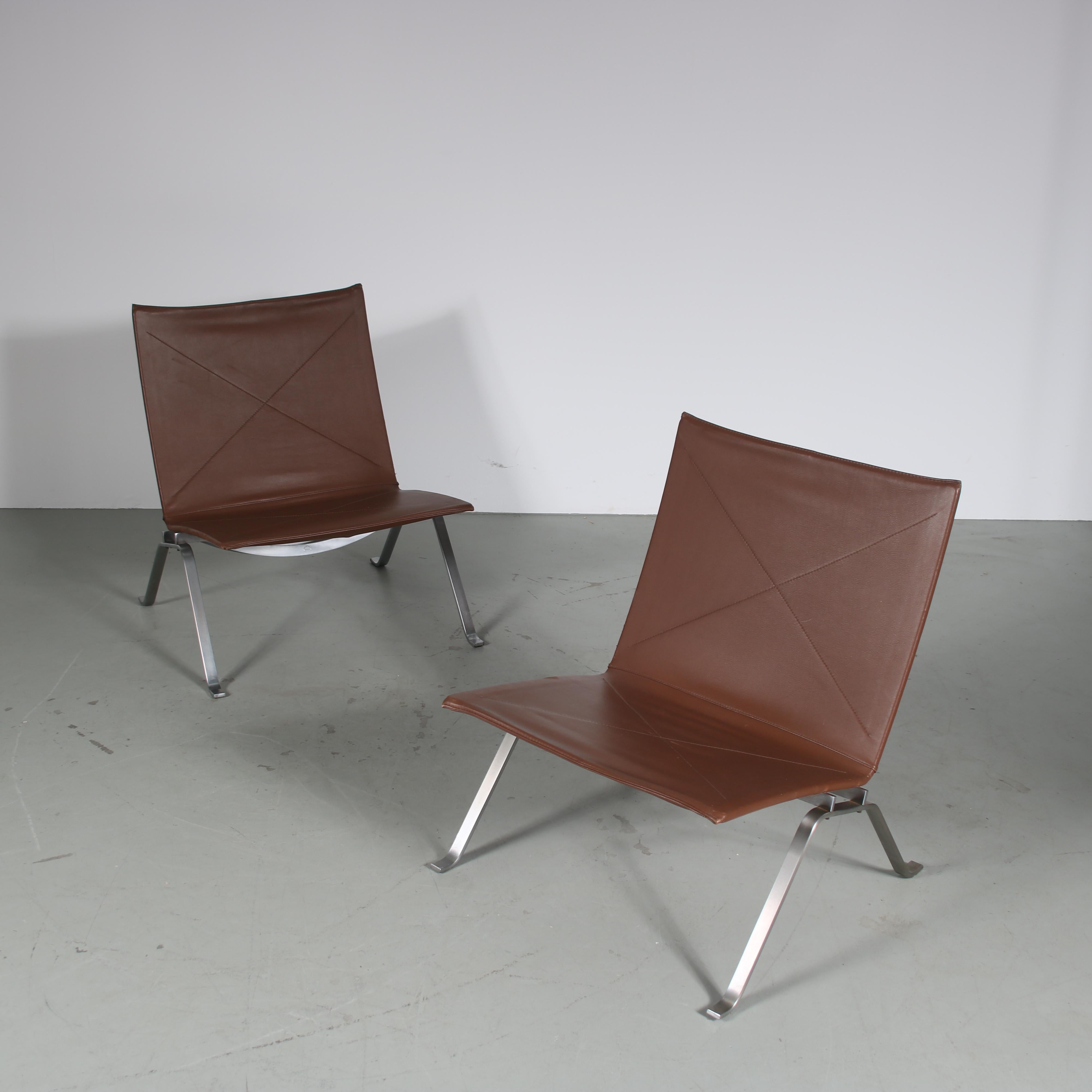 A stunning pair of PK22 lounge chairs designed by Poul Kjaerholm, manufactured by Fritz Hansen in Denmark around 1980.

The PK22 is an iconic model of Danish / Scandinavian design from the mid 20th century. This amazing set is made of high quality