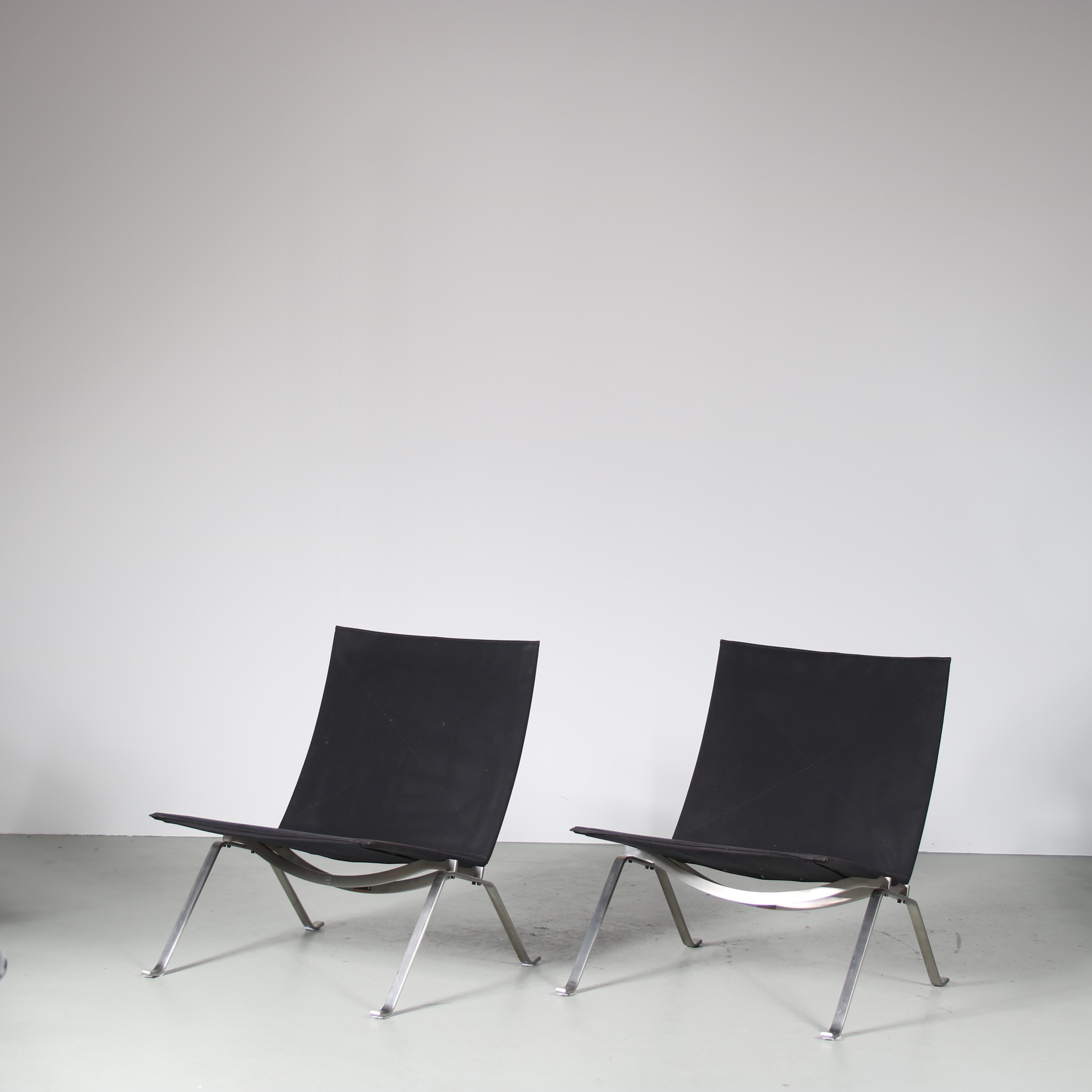 A stunning pair of PK22 lounge chairs designed by Poul Kjaerholm, manufactured by Fritz Hansen in Denmark in 2010.

This amazing set is made of high quality chrome plated metal holding a black canvas upholstered seat. This use of materials and the