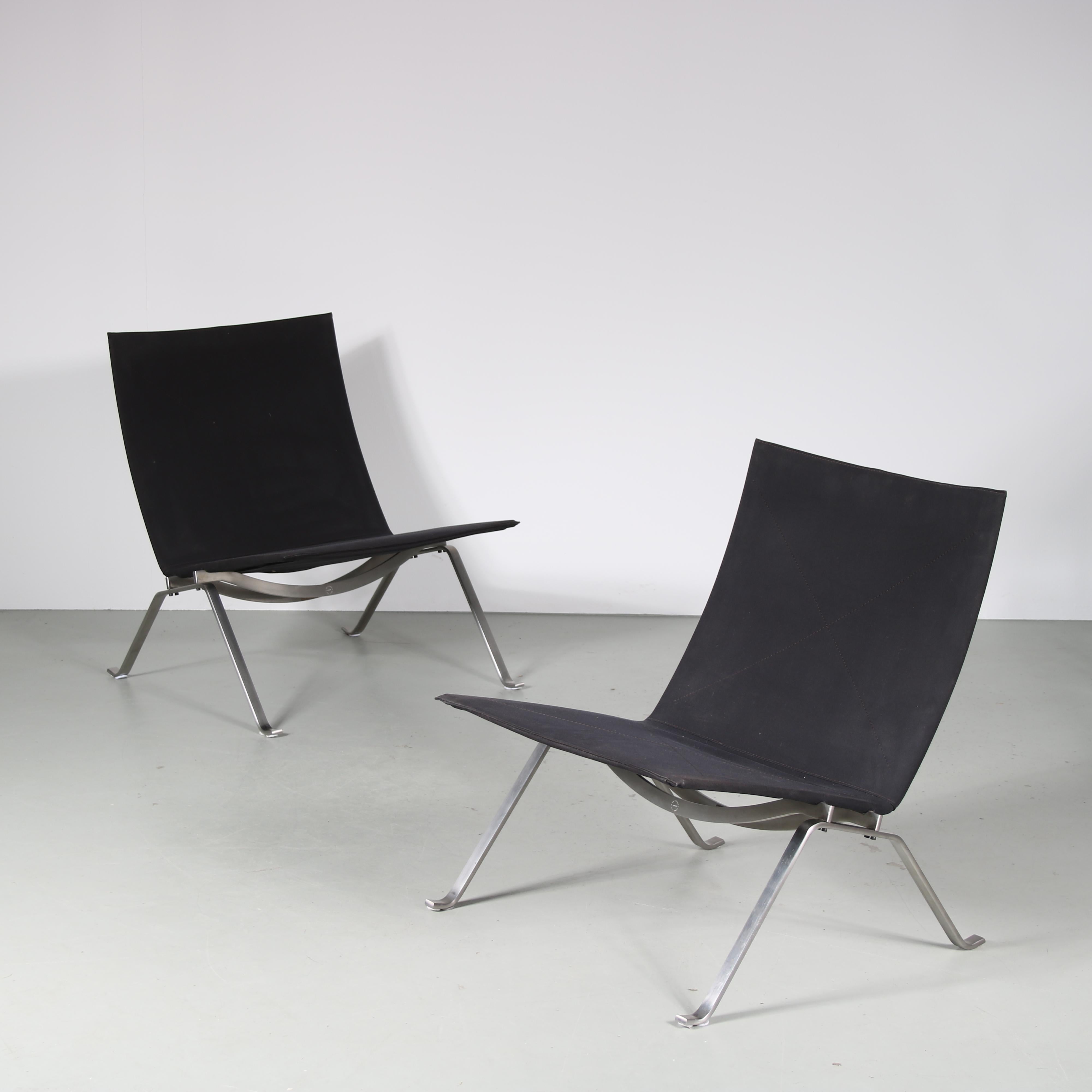 Pair of PK22 Chairs by Poul Kjaerholm for Fritz Hansen, Denmark, 2010 In Good Condition For Sale In Amsterdam, NL