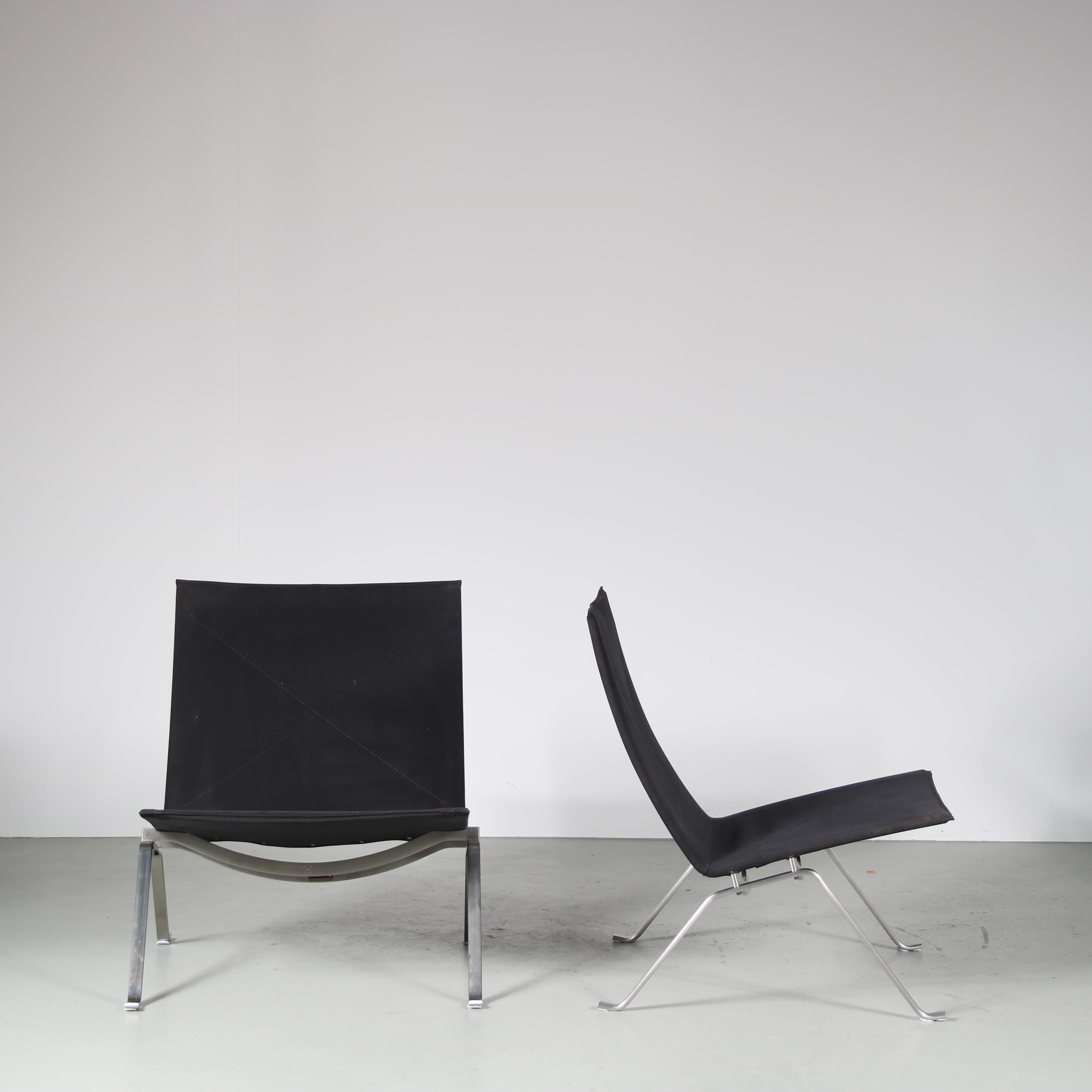 Contemporary Pair of PK22 Chairs by Poul Kjaerholm for Fritz Hansen, Denmark, 2010
