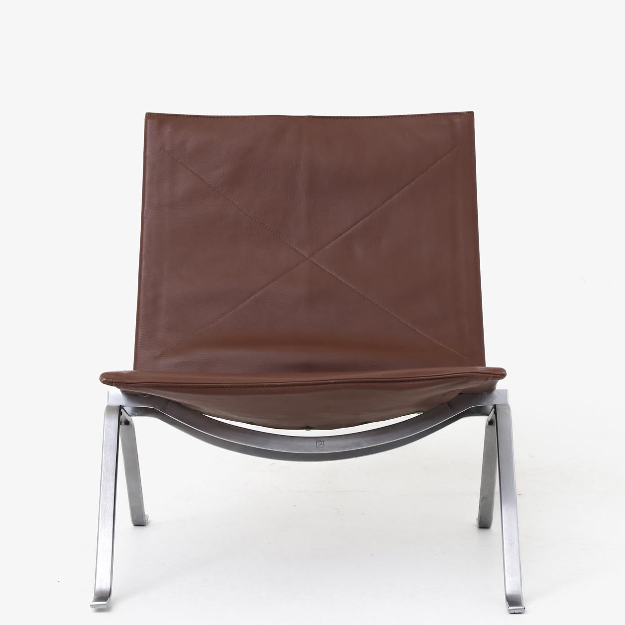 Ein Paar PK22 Sessel von Poul Kjærholm (Stahl) im Angebot