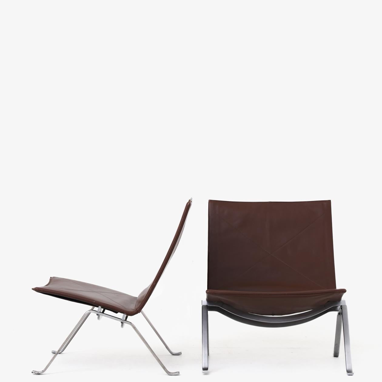 Pair of PK22 Easychairs by Poul Kjærholm For Sale 1