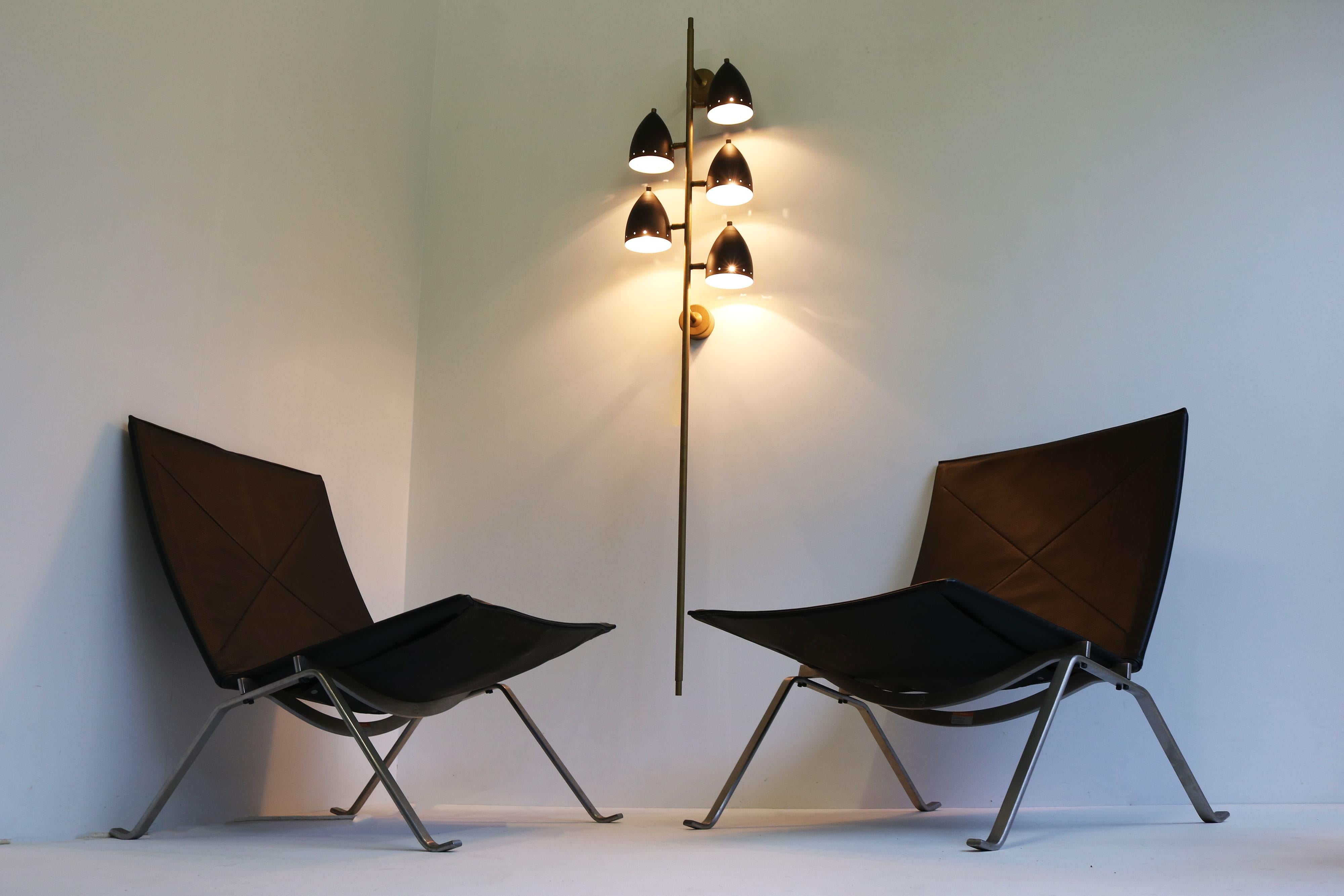 Paar PK22 Loungesessel von Poul Kjaerholm für Fritz Hansen, schwarzes Leder (Moderne der Mitte des Jahrhunderts) im Angebot