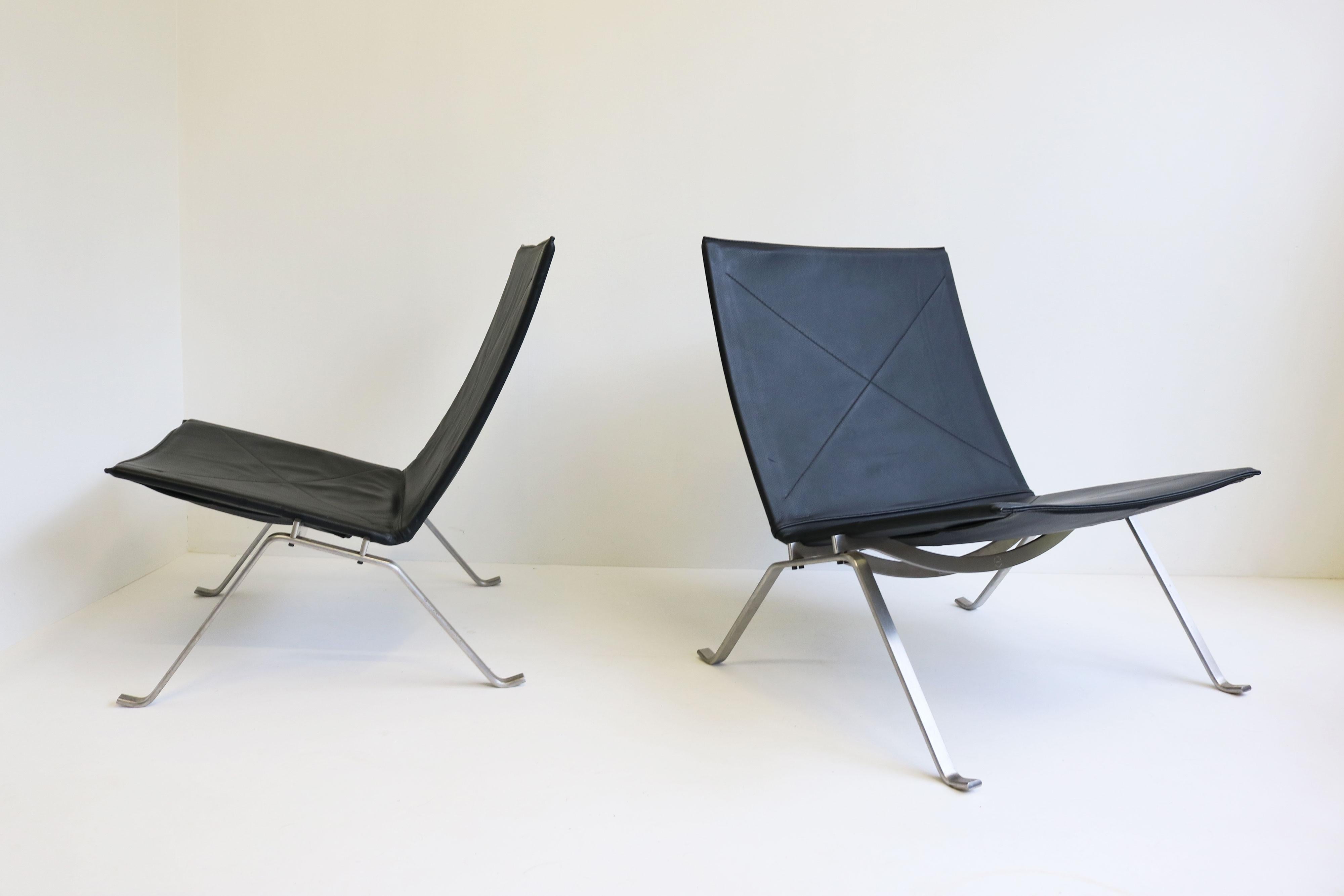 Paar PK22 Loungesessel von Poul Kjaerholm für Fritz Hansen, schwarzes Leder im Angebot 2