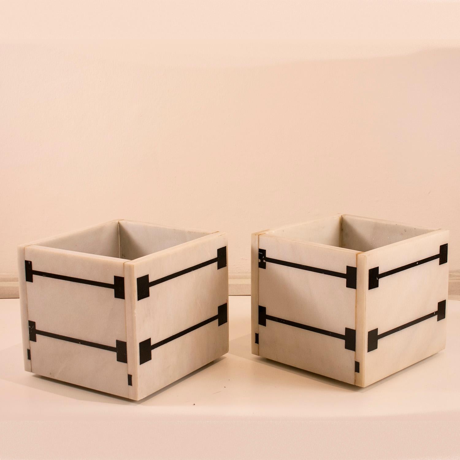 Pair of planters in black and white marble. Spain 1970 In Good Condition In Barcelona, Cataluna