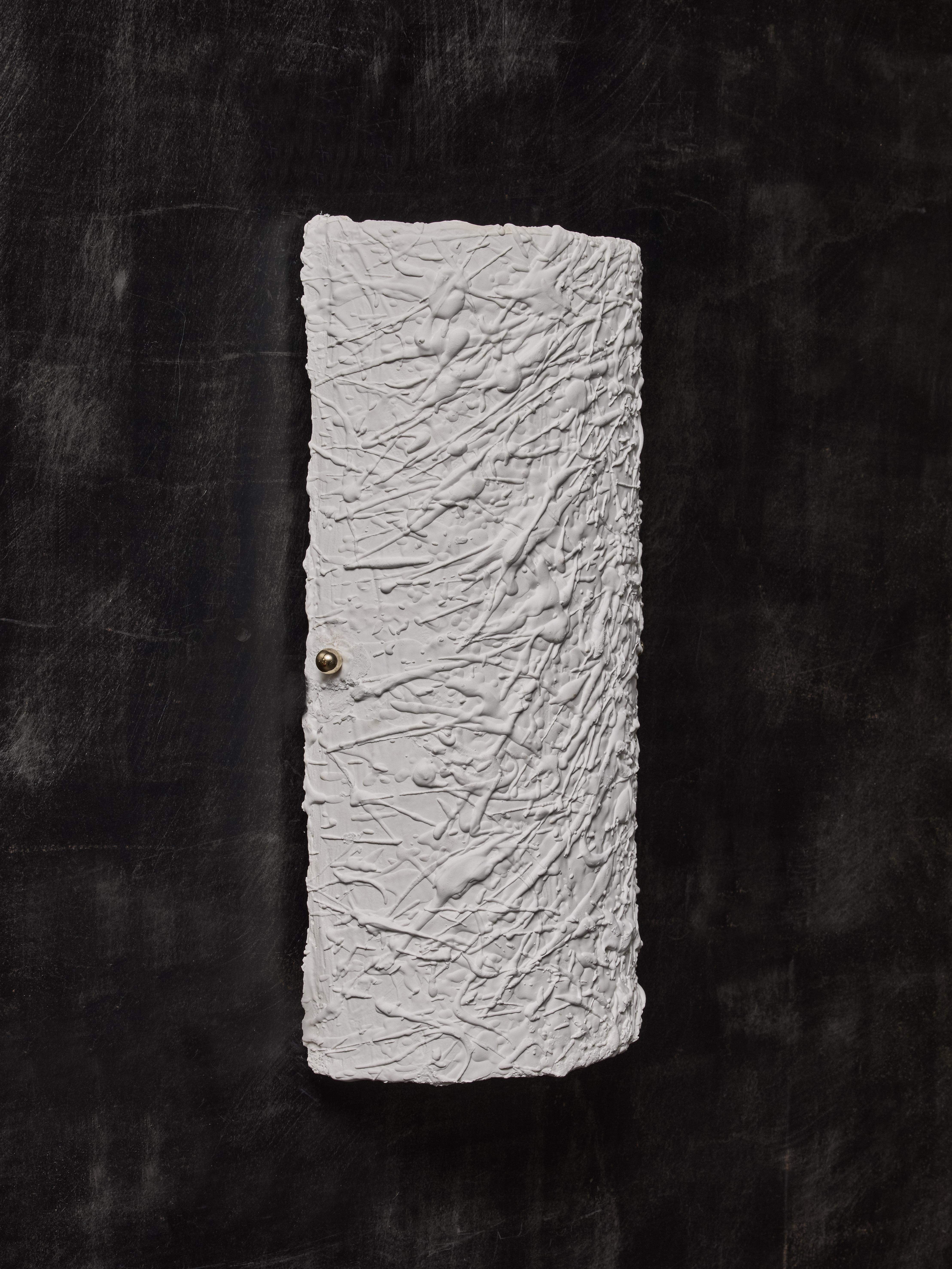 Francese Coppia di lampade da parete curve in gesso in vendita