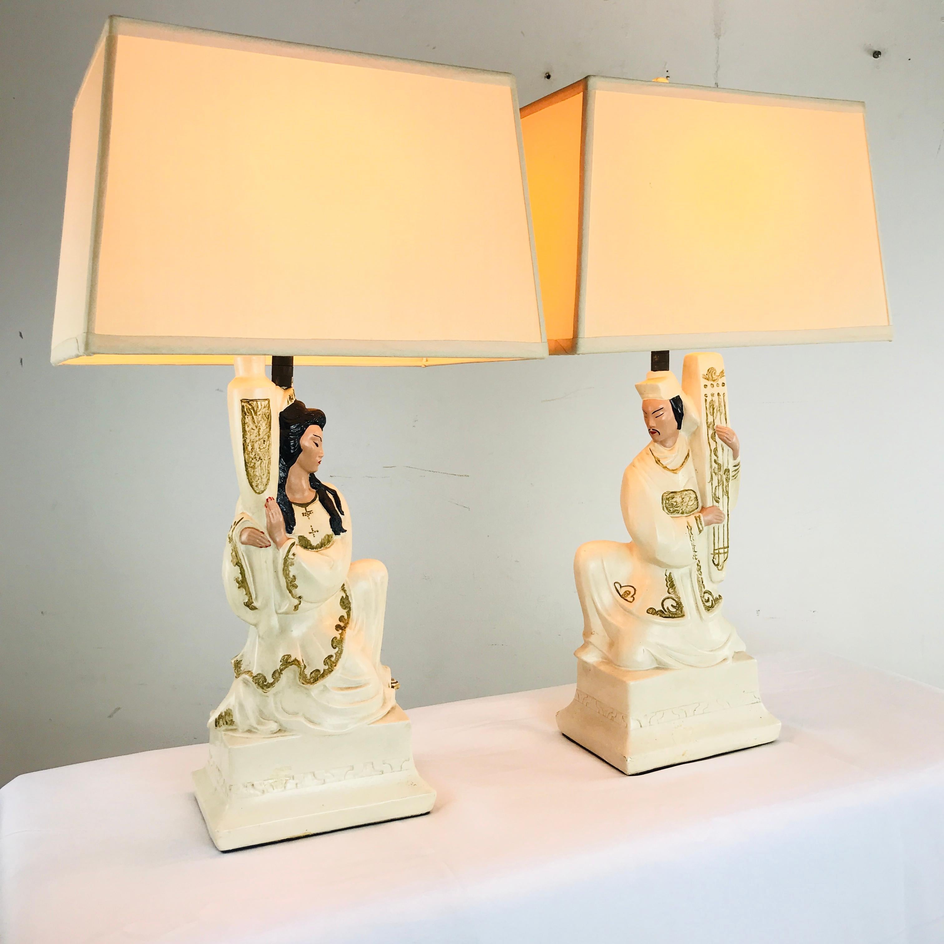 Paire de lampes figuratives en plâtre en vente 3