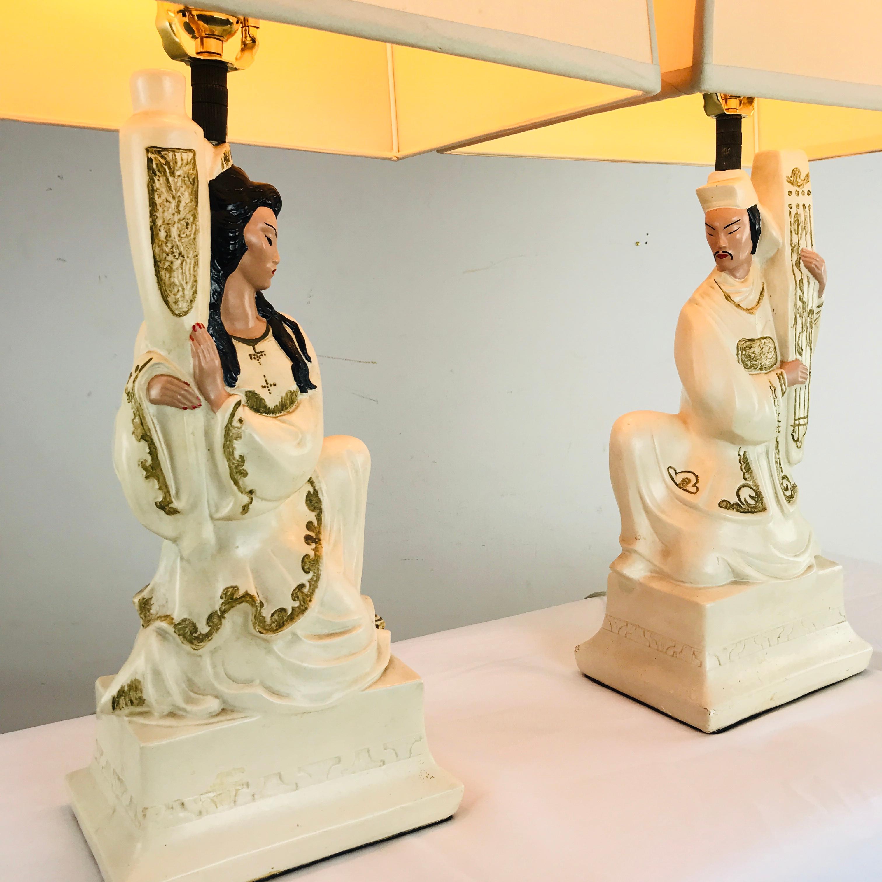 Paire de lampes figuratives en plâtre en vente 4