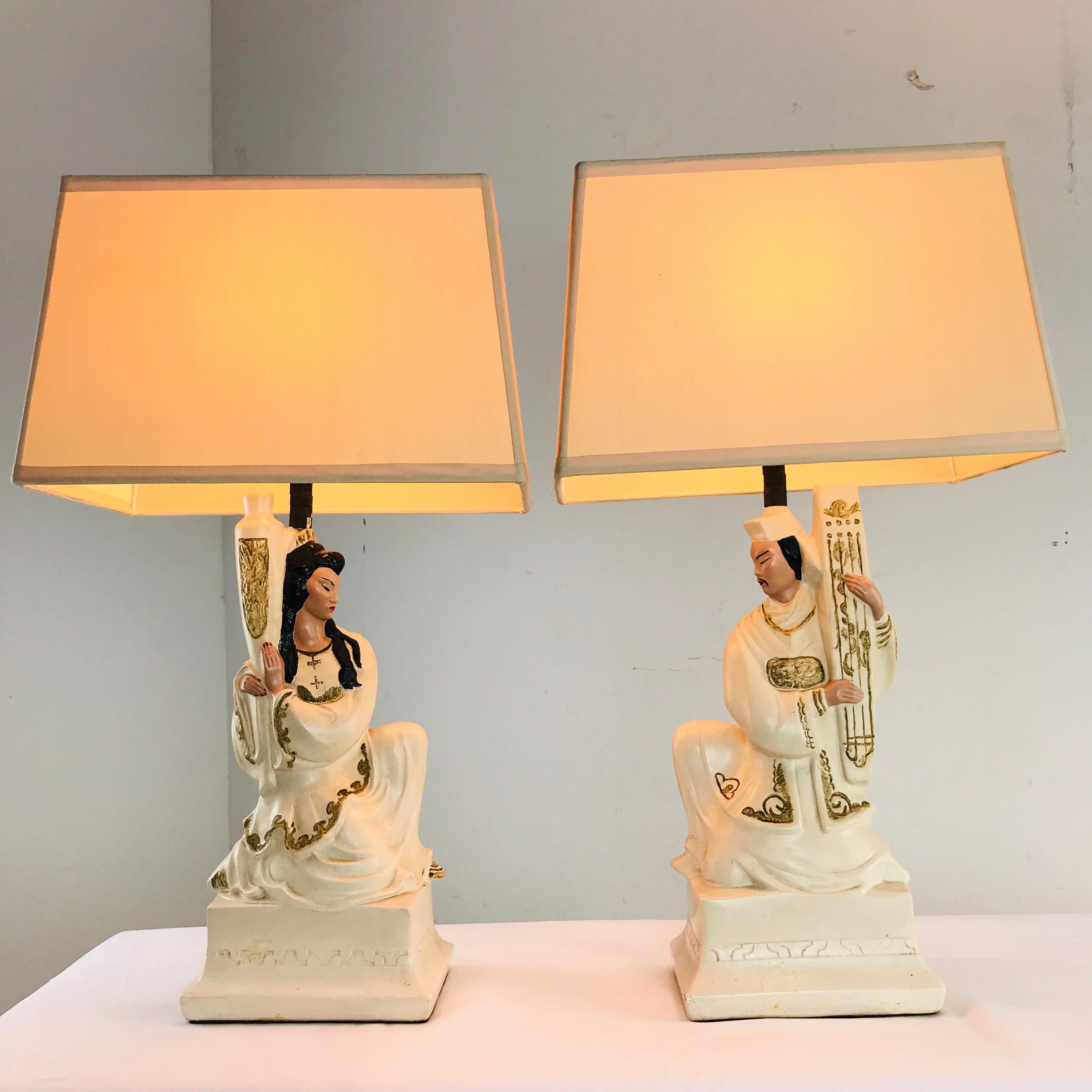 Paire de lampes figuratives en plâtre en vente 5