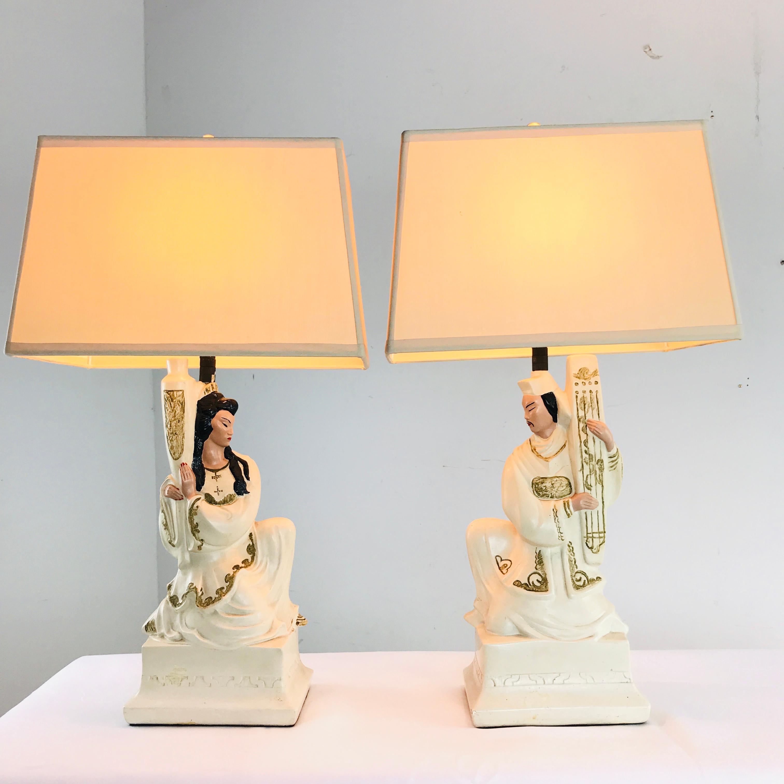 Paire de lampes figuratives en plâtre en vente 6