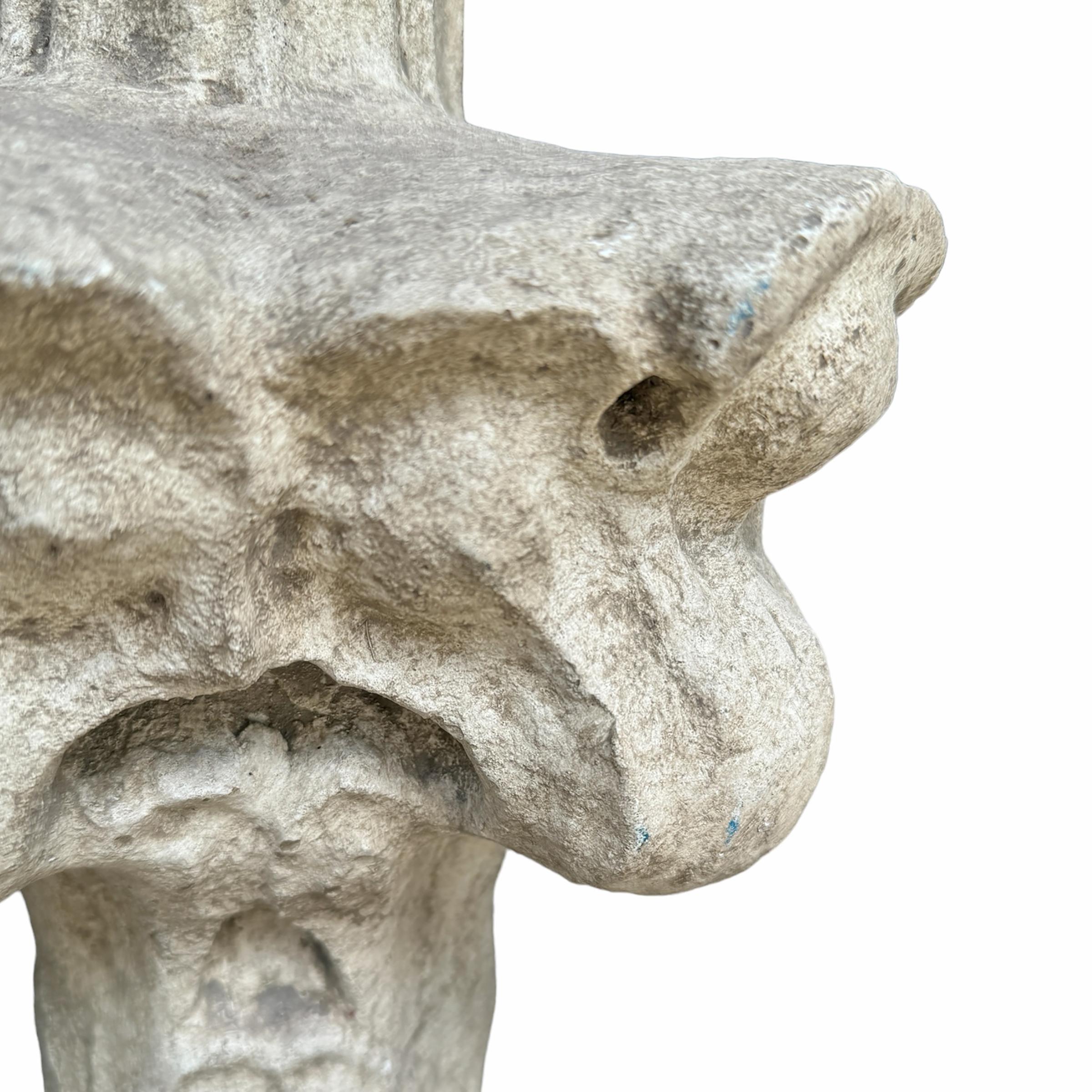 Intonaco Coppia di terminali gotici in gesso a forma di crocketed in vendita