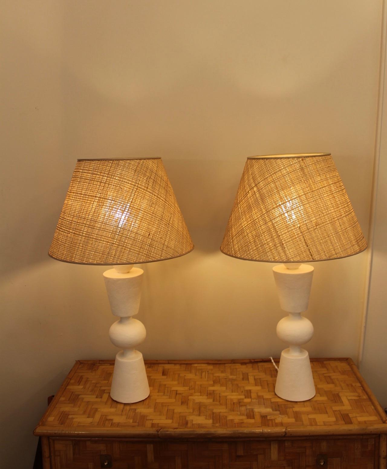 Pair of plaster lamps, in the manner of Jean Michel Franck In Excellent Condition For Sale In Nice, FR