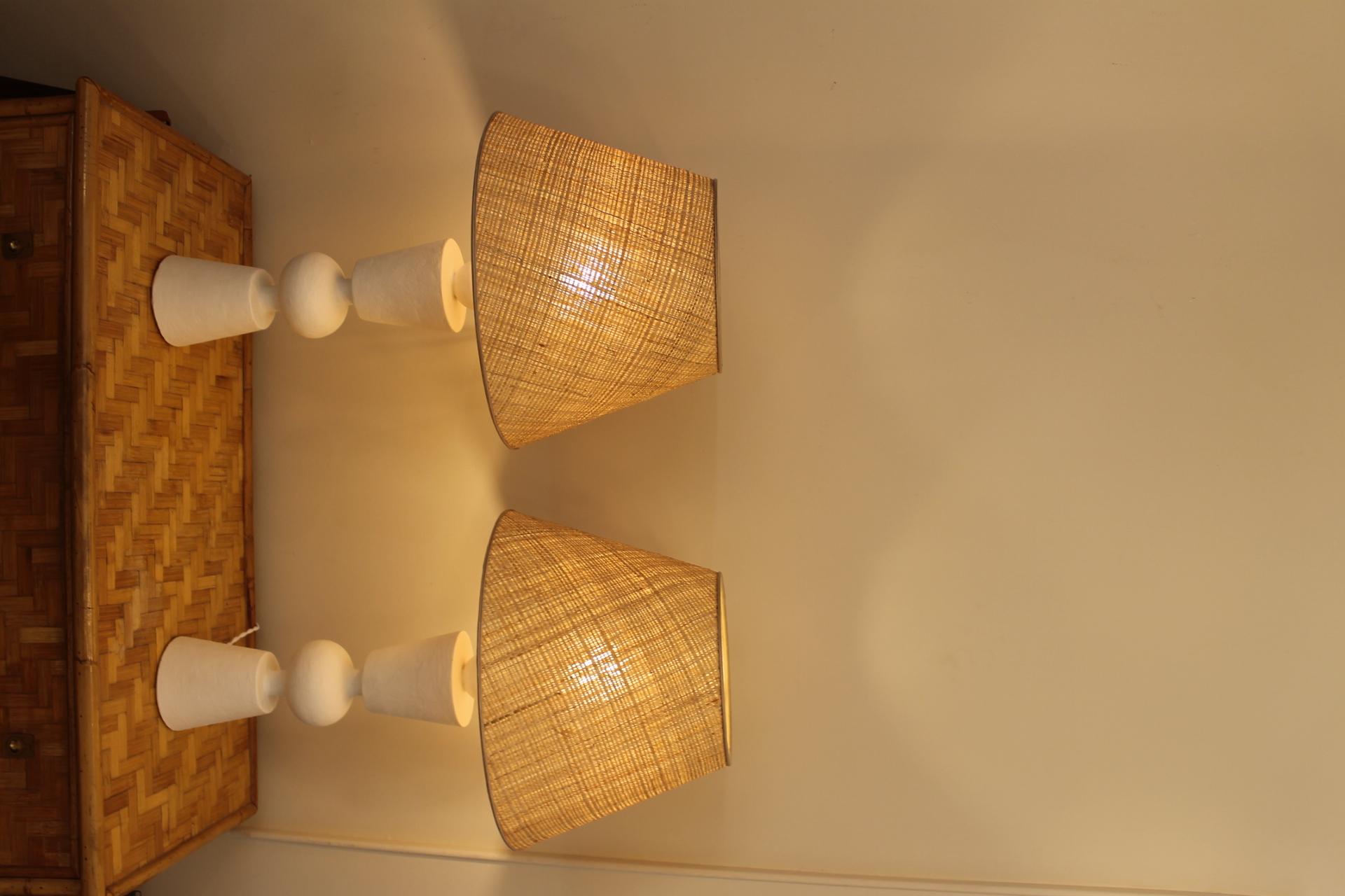 Paire de lampes en plâtre, à la manière de Jean Michel Franck Bon état - En vente à Nice, FR