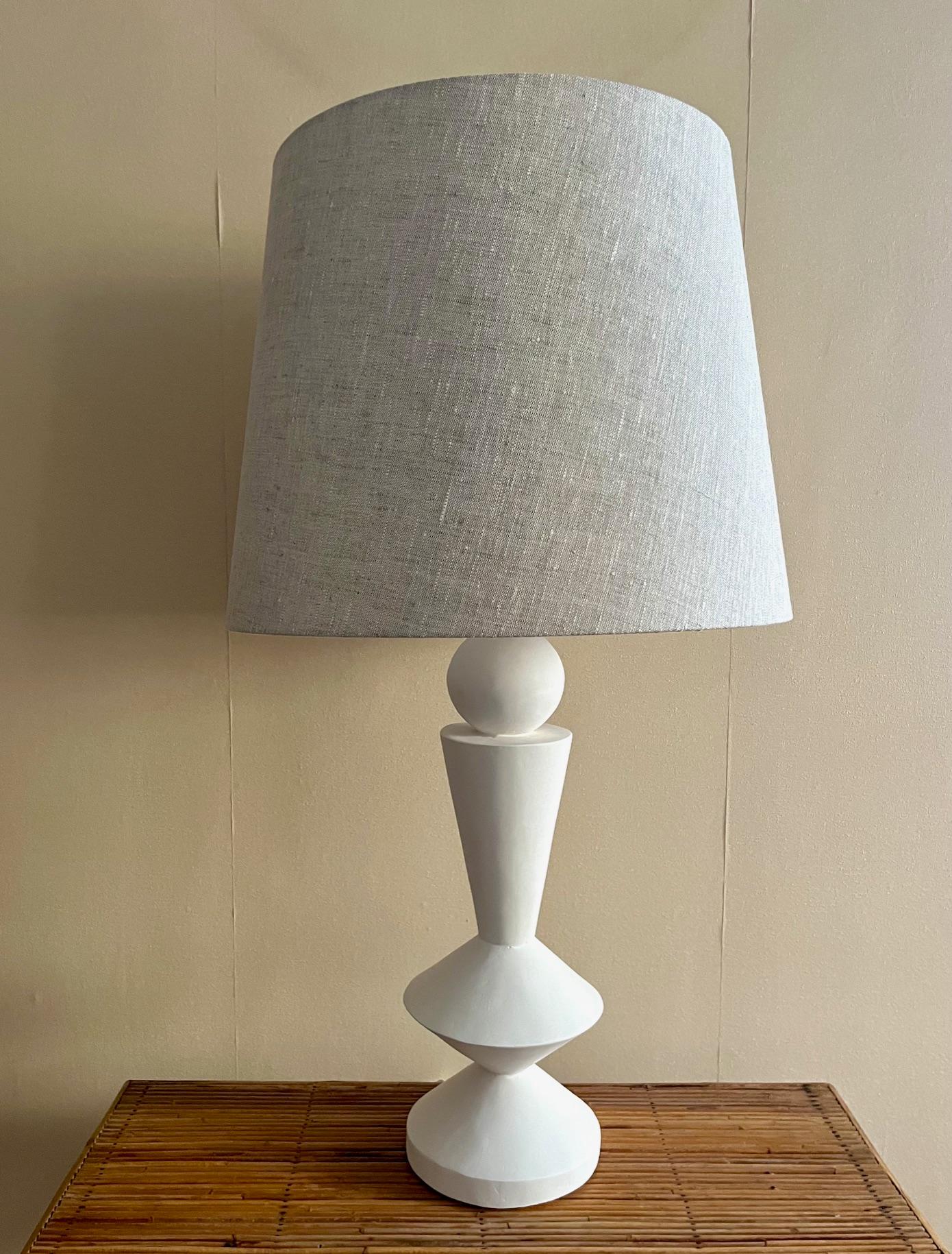 Paire de lampes en plâtre dans le goût de Jean-Michel Frank en vente 6