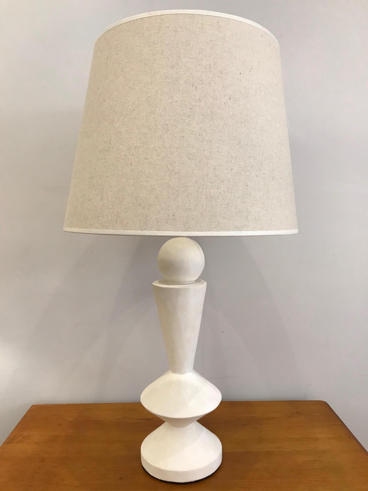 XXIe siècle et contemporain Paire de lampes en plâtre dans le goût de Jean-Michel Frank en vente