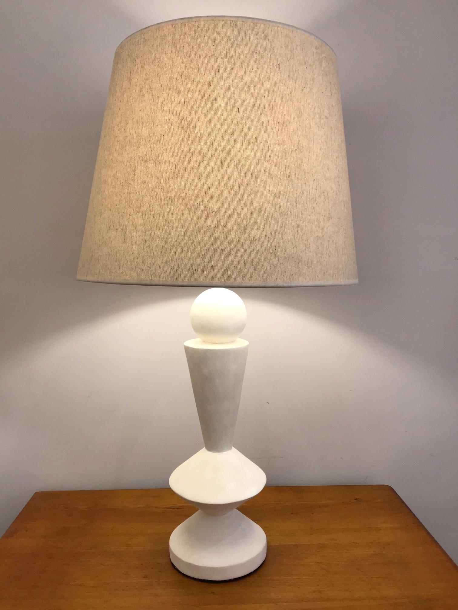 Plâtre Paire de lampes en plâtre dans le goût de Jean-Michel Frank en vente