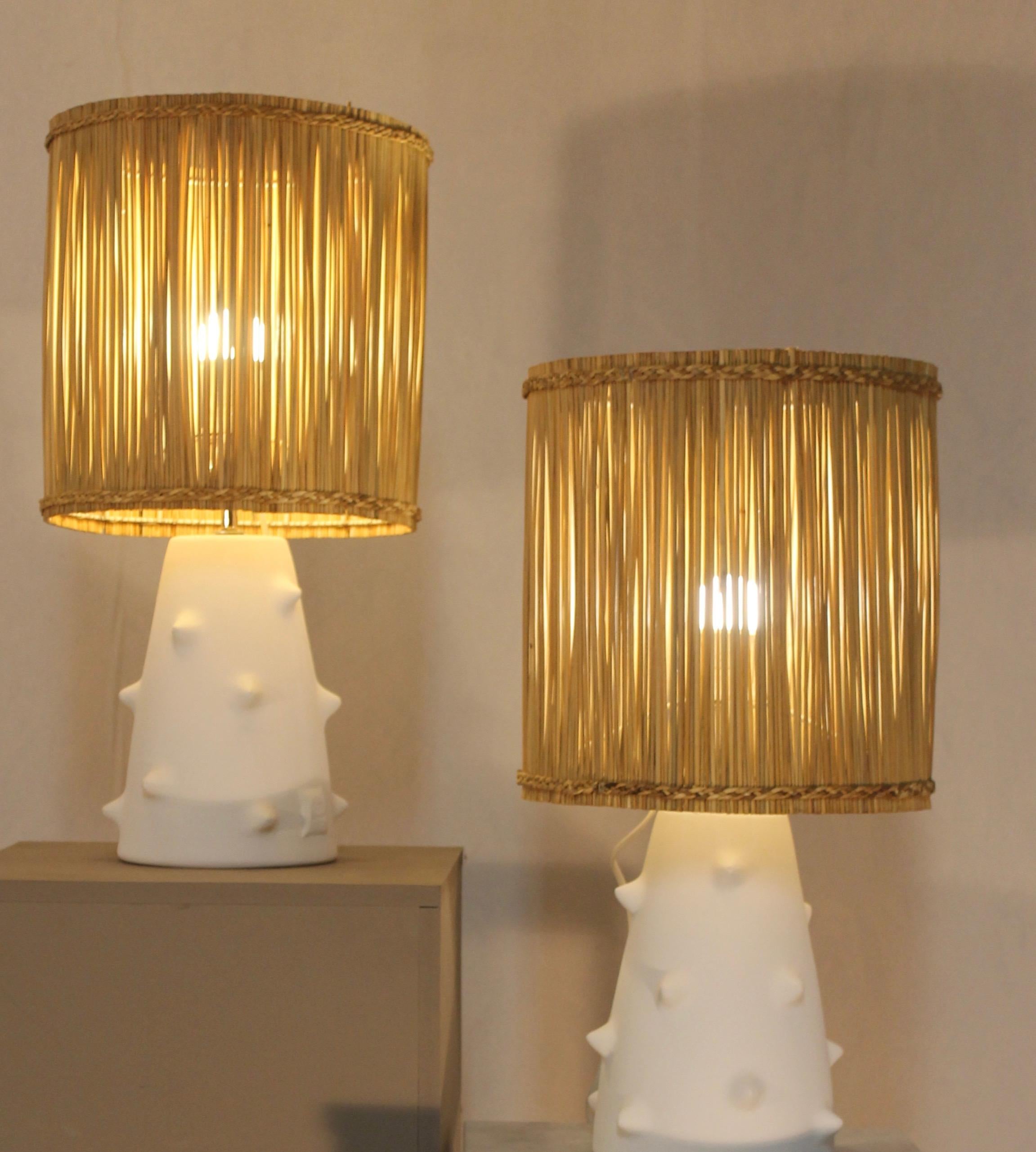 Pair of plaster lamps with raffia shade, very original, handmade work that makes them unique. E27 base.