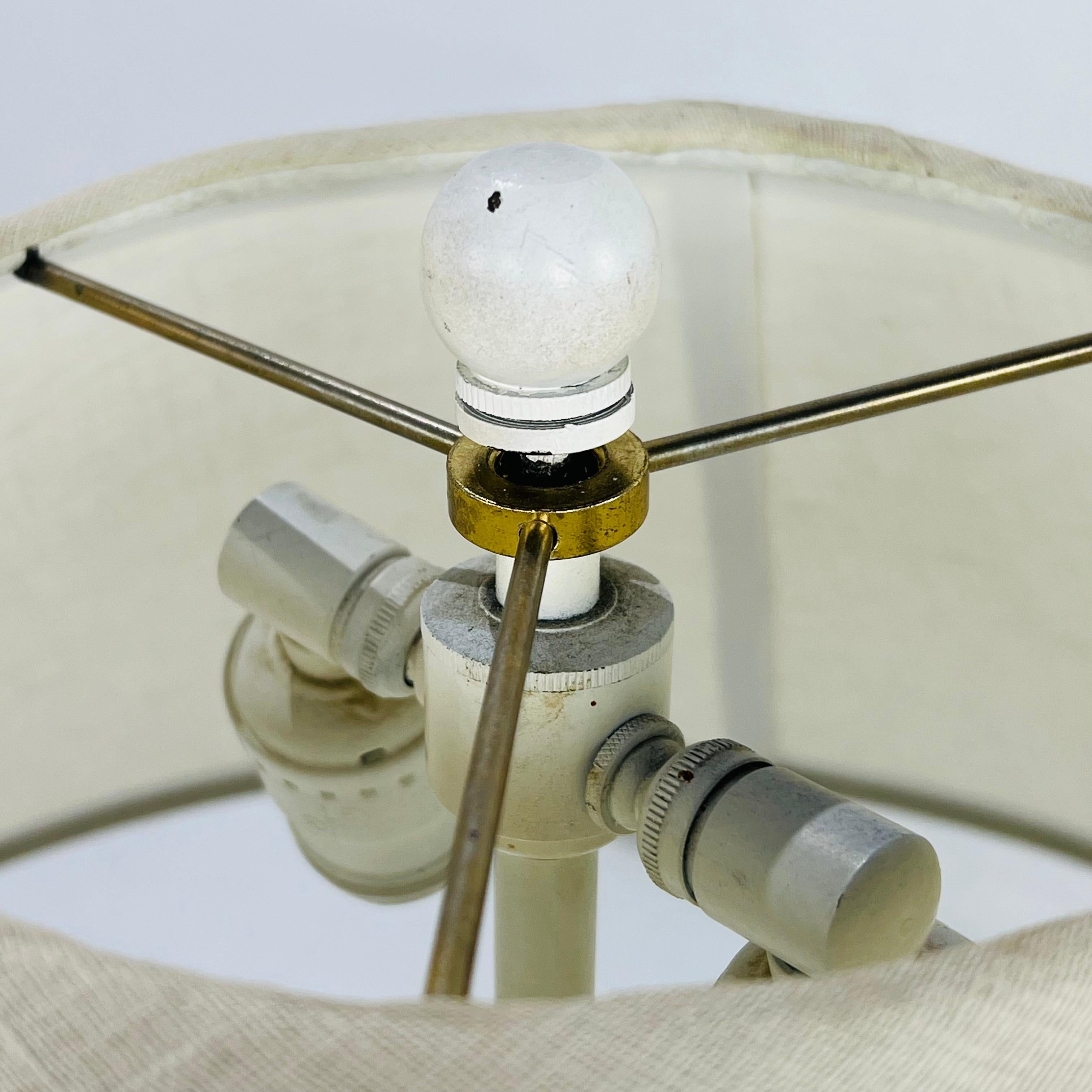 Paar Tischlampen aus Gips im Stil von Giacometti im Angebot 7