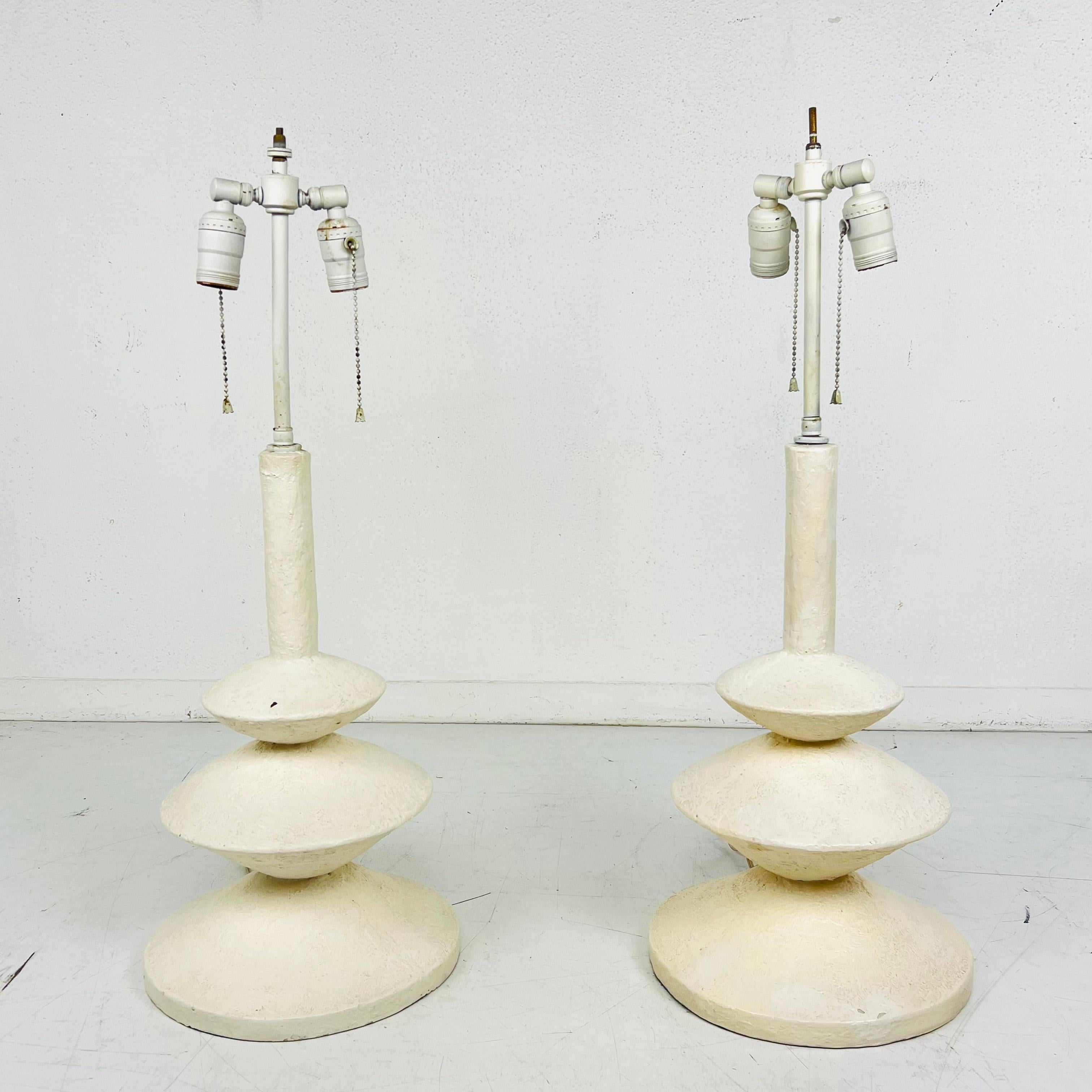 Pair of Plaster table lamps in the style of Giacometti For Sale 2