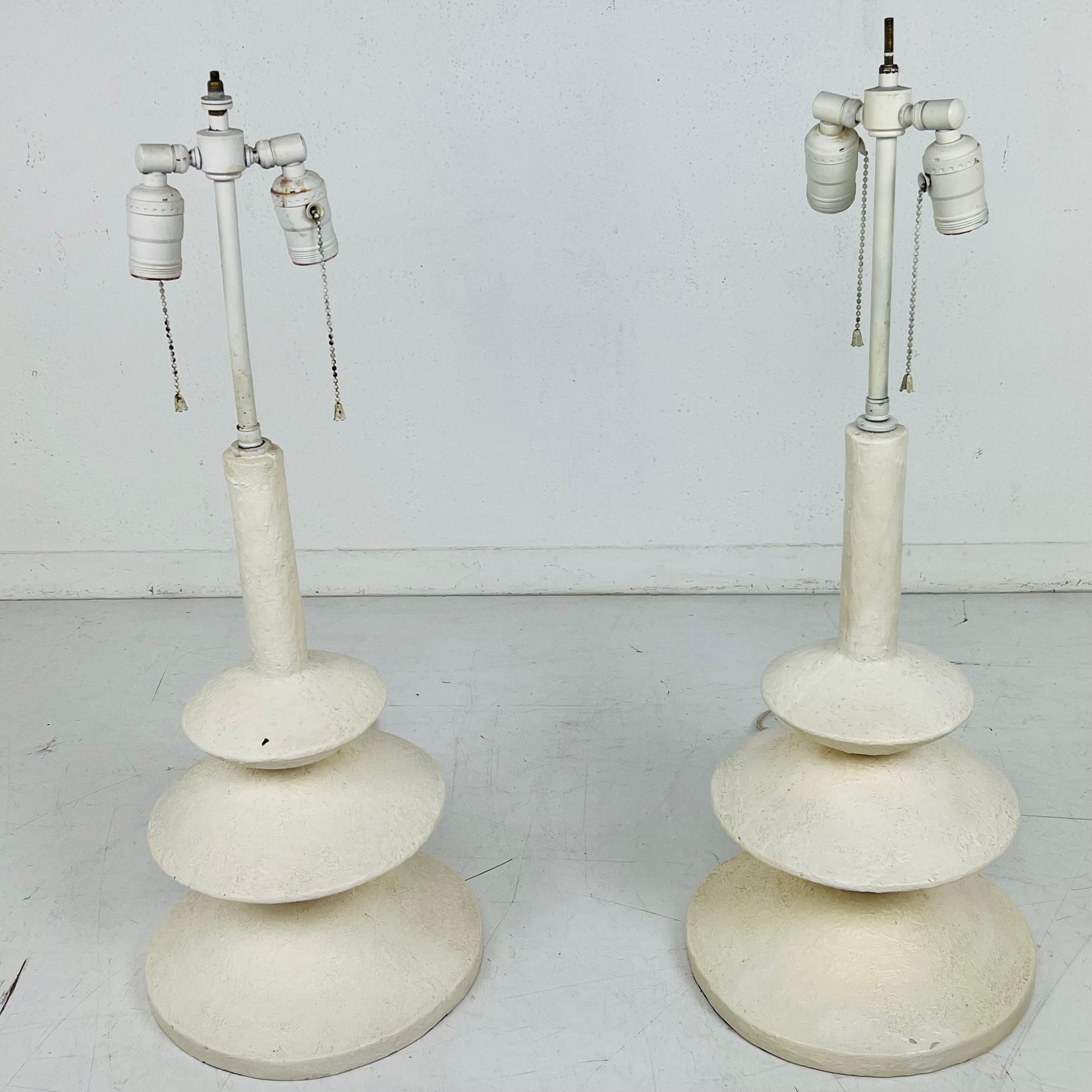 Pair of Plaster table lamps in the style of Giacometti For Sale 3