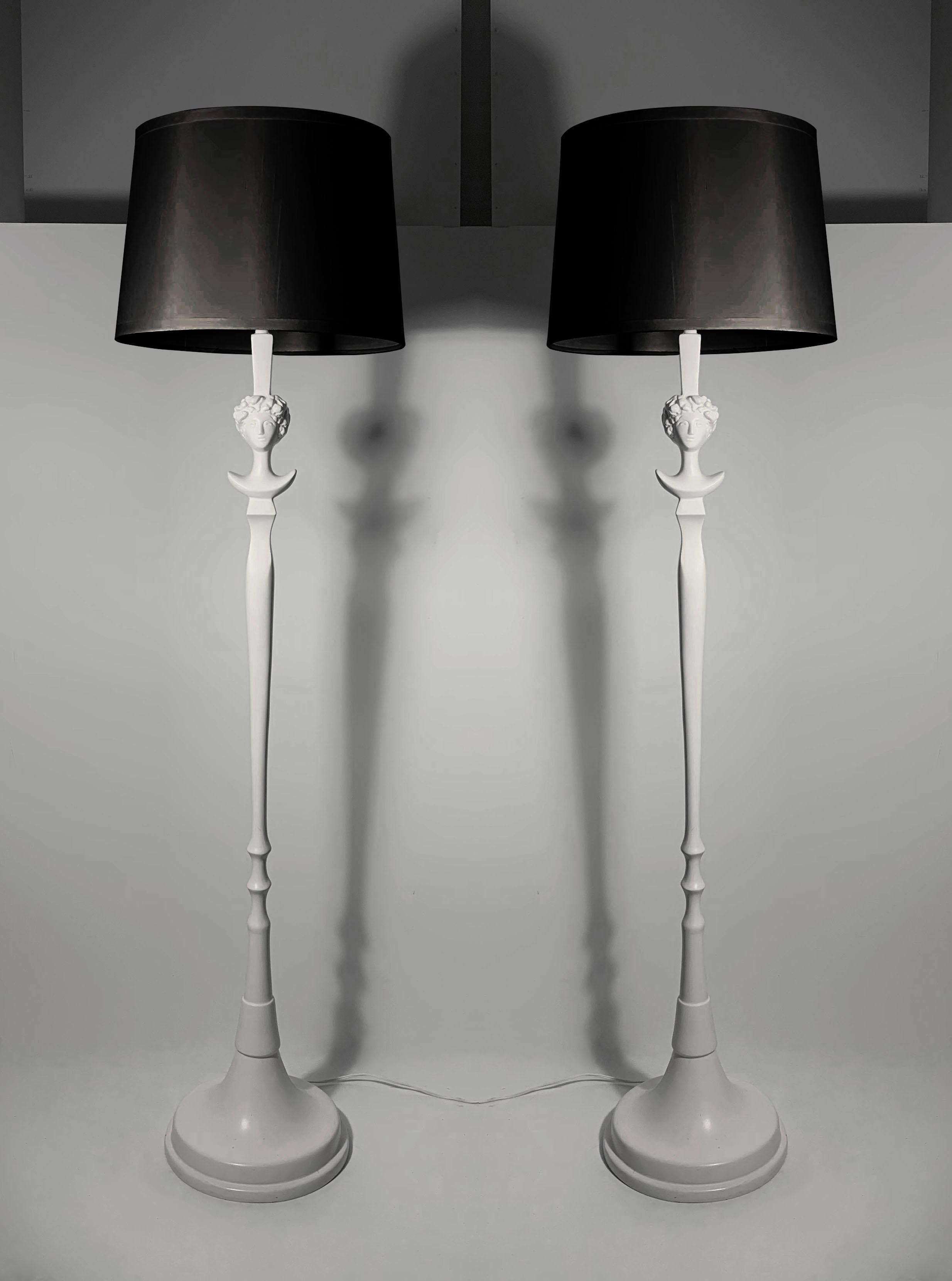Pair of Plaster Tete De Femme floor lamps by Sirmos after Giacometti

Measure: 62
