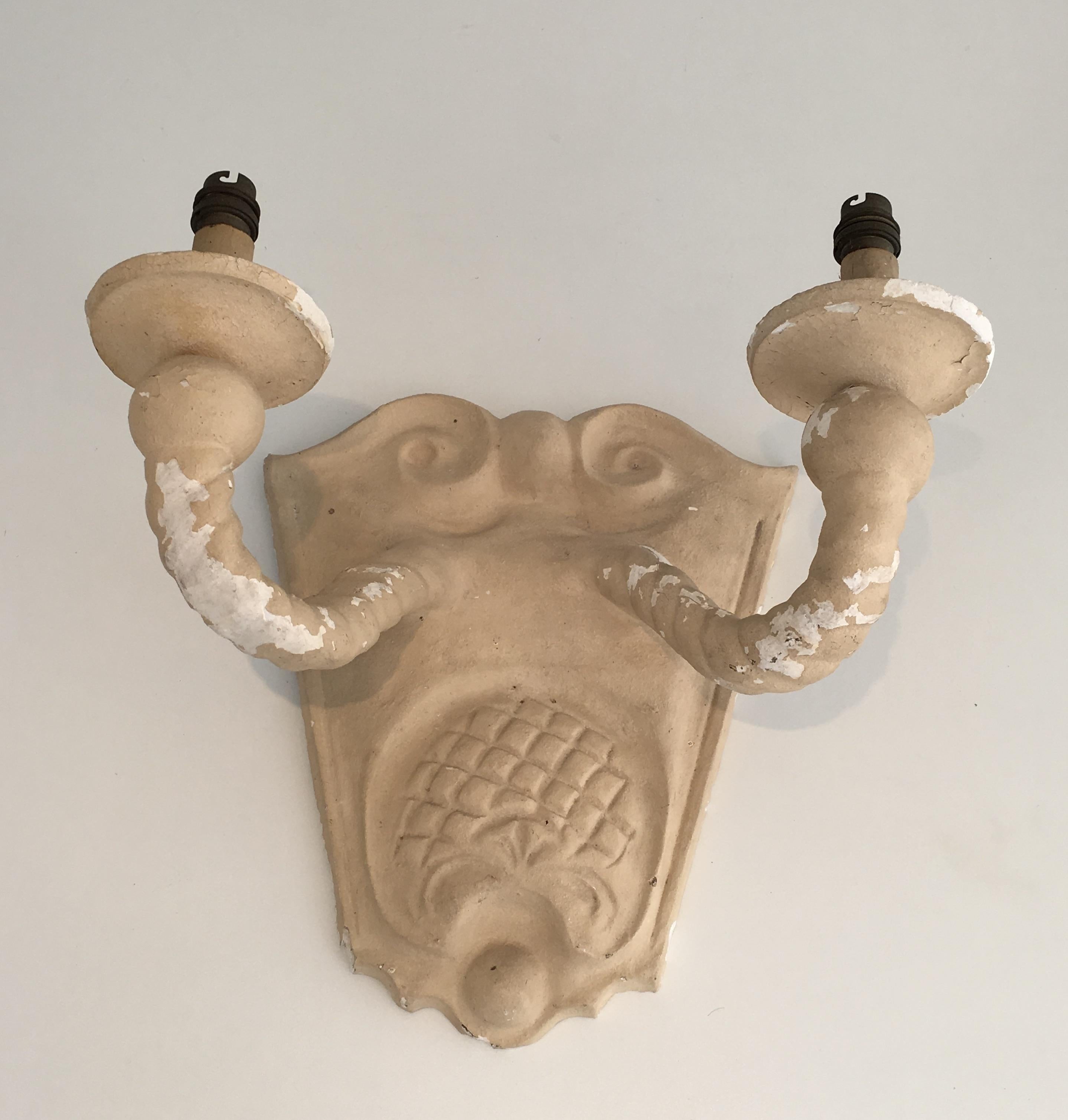 Pair of Plaster Wall Sconces, French, circa 1940 In Fair Condition For Sale In Marcq-en-Barœul, Hauts-de-France