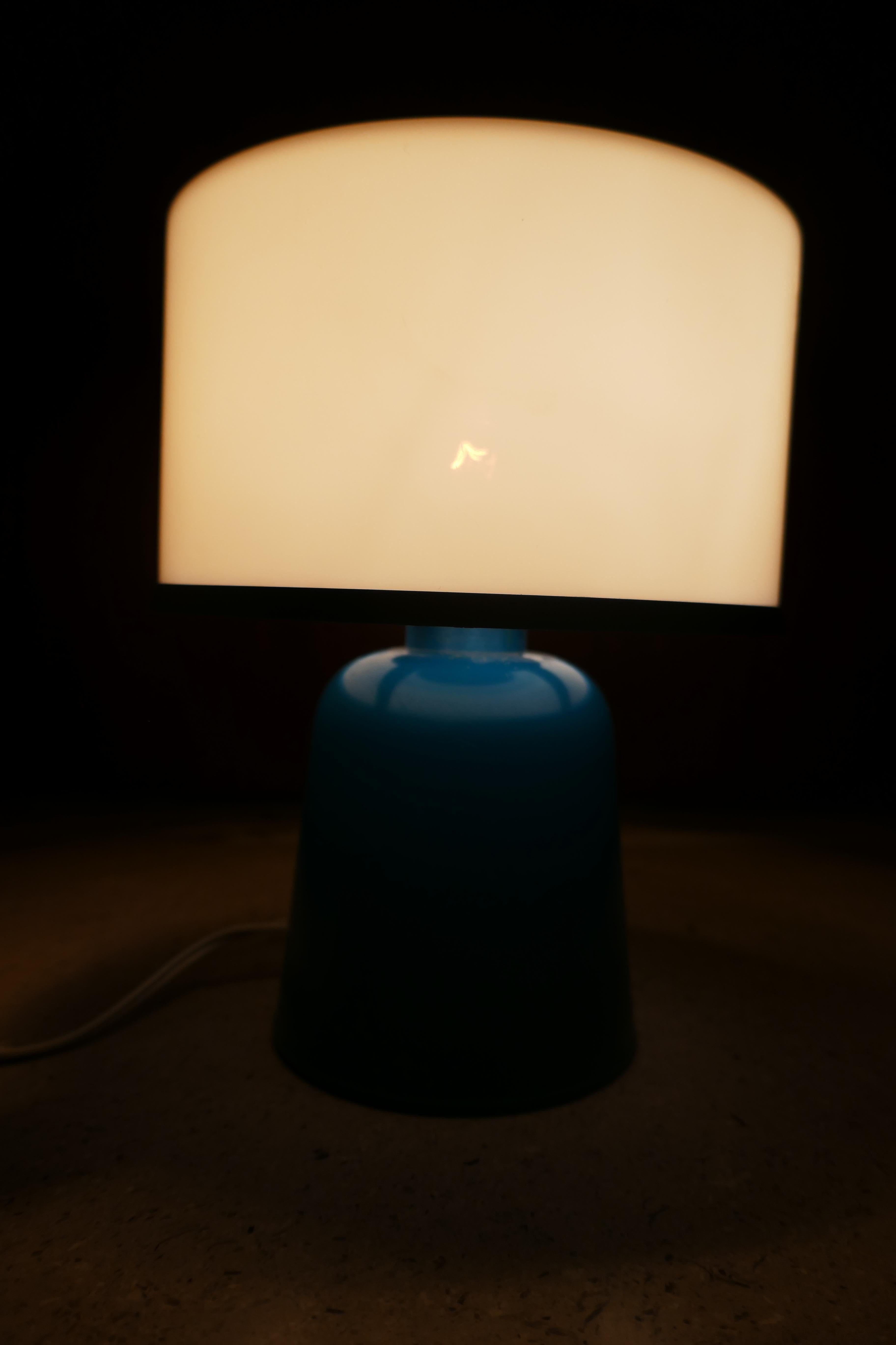 Paire de lampes de chevet ou de table en plastique en vente 1