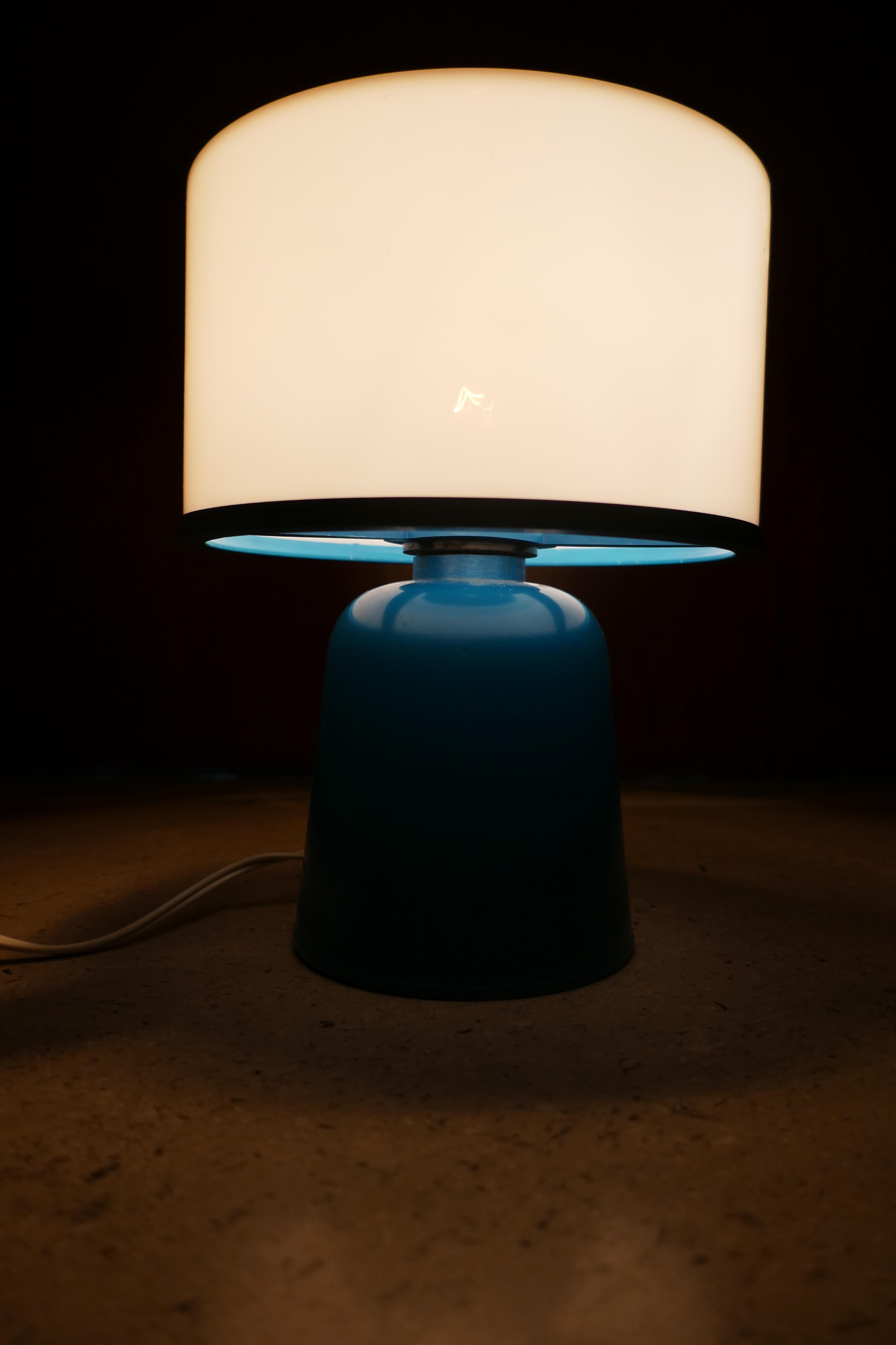 Paire de lampes de chevet ou de table en plastique en vente 3