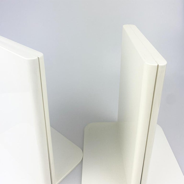 Pair of plastic bookends, 1970's For Sale at 1stDibs