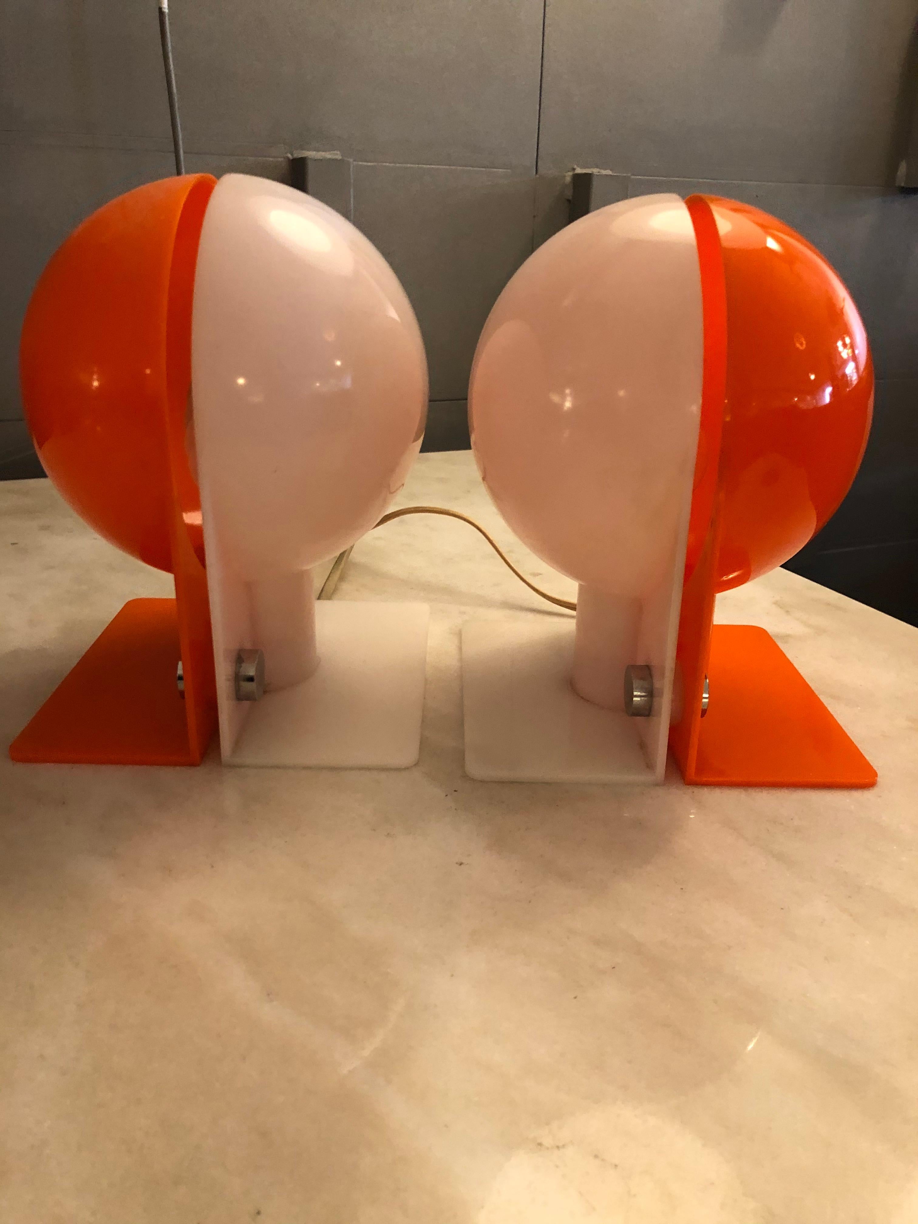 Mid-Century Modern Pair of Plastic Lamps by Sergio Brazzoli and Ermanno Lampa for Guzzini