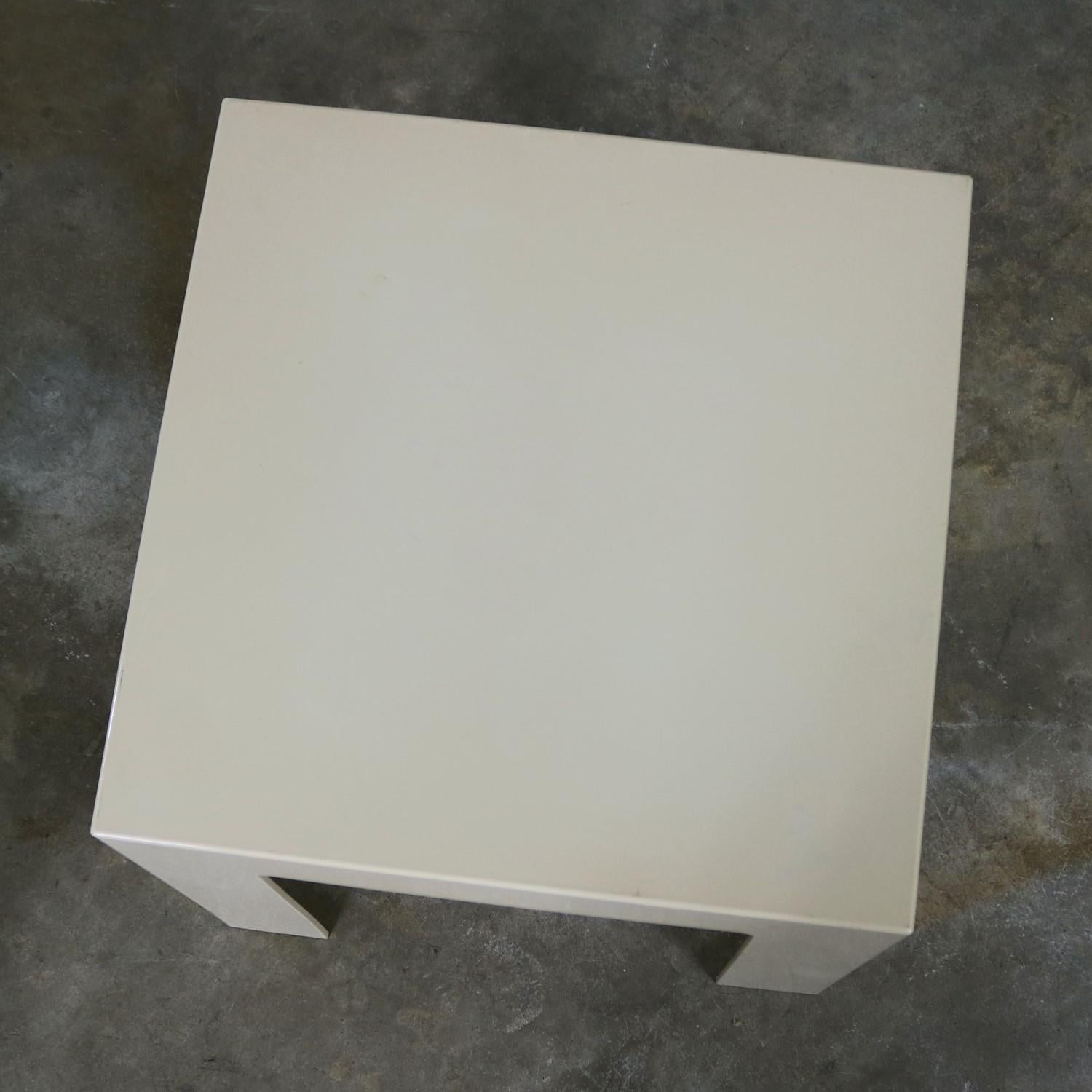 Mid Century Pair of Plastic Parsons Side Tables White Style Kartell or Syroco For Sale 4