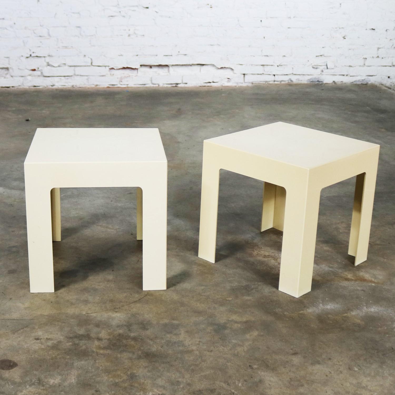 Mid Century Pair of Plastic Parsons Side Tables White Style Kartell or Syroco For Sale 1