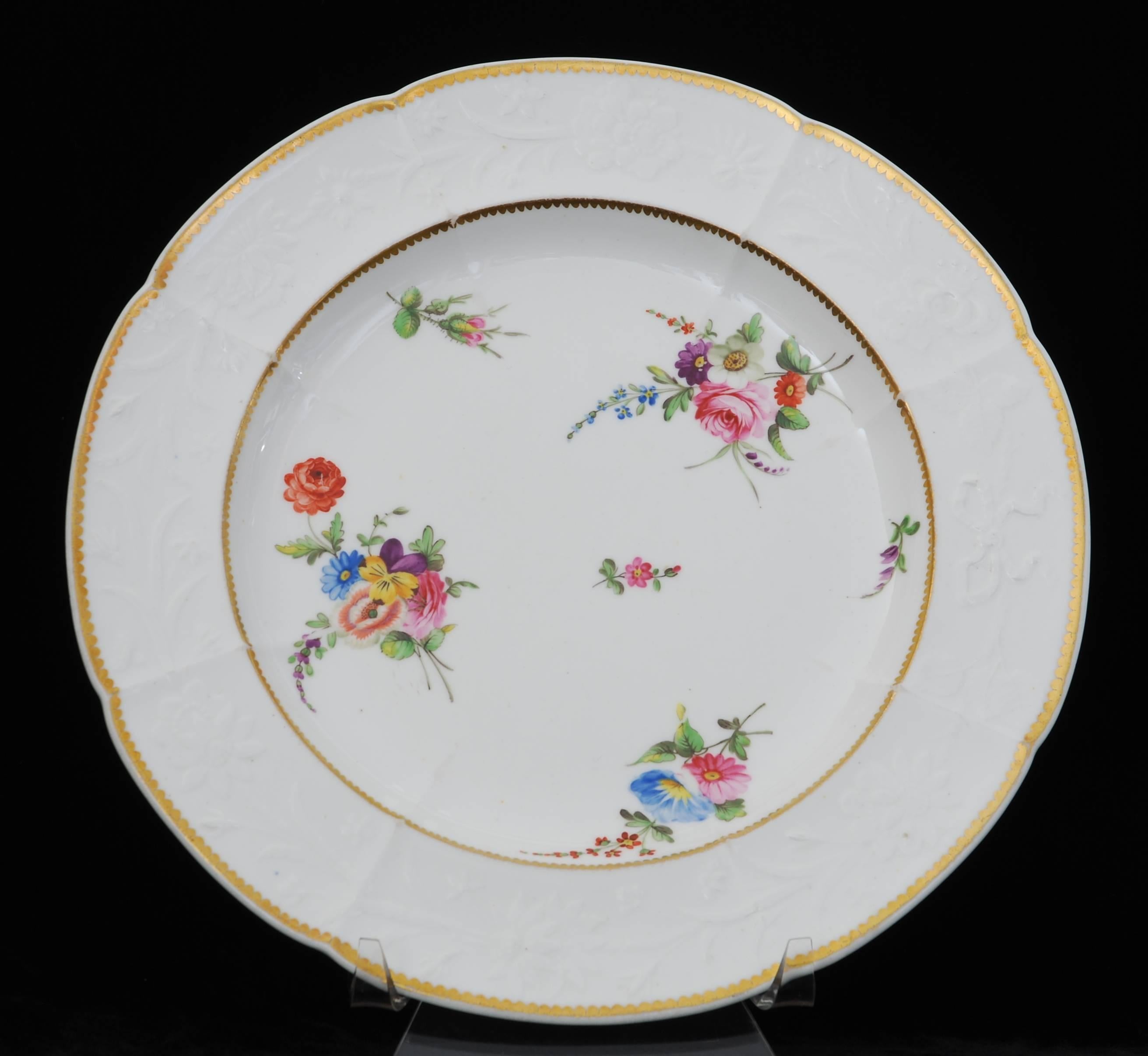 Néoclassique Paire d'assiettes, roses et tulipes, Nantgarw, vers 1815 en vente