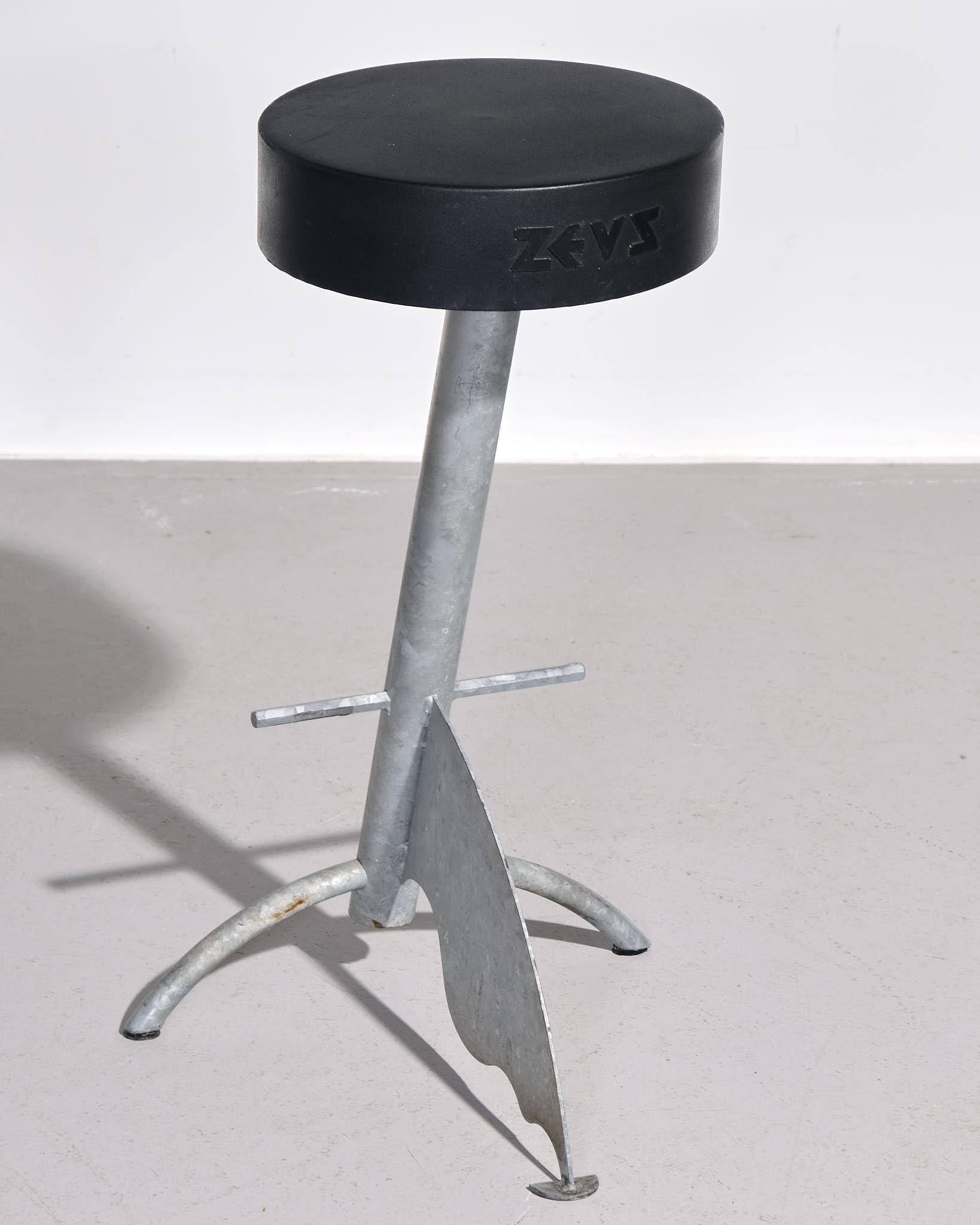 Maurizio Peregalli for Zeus Noto, Pair of Platform Bar Stools, c.1980s

A pair of bar stools designed by Maurizio Peregalli for Zeus Noto in the 1980s. These stools feature a minimalist industrial design with a galvanized steel frame and a black