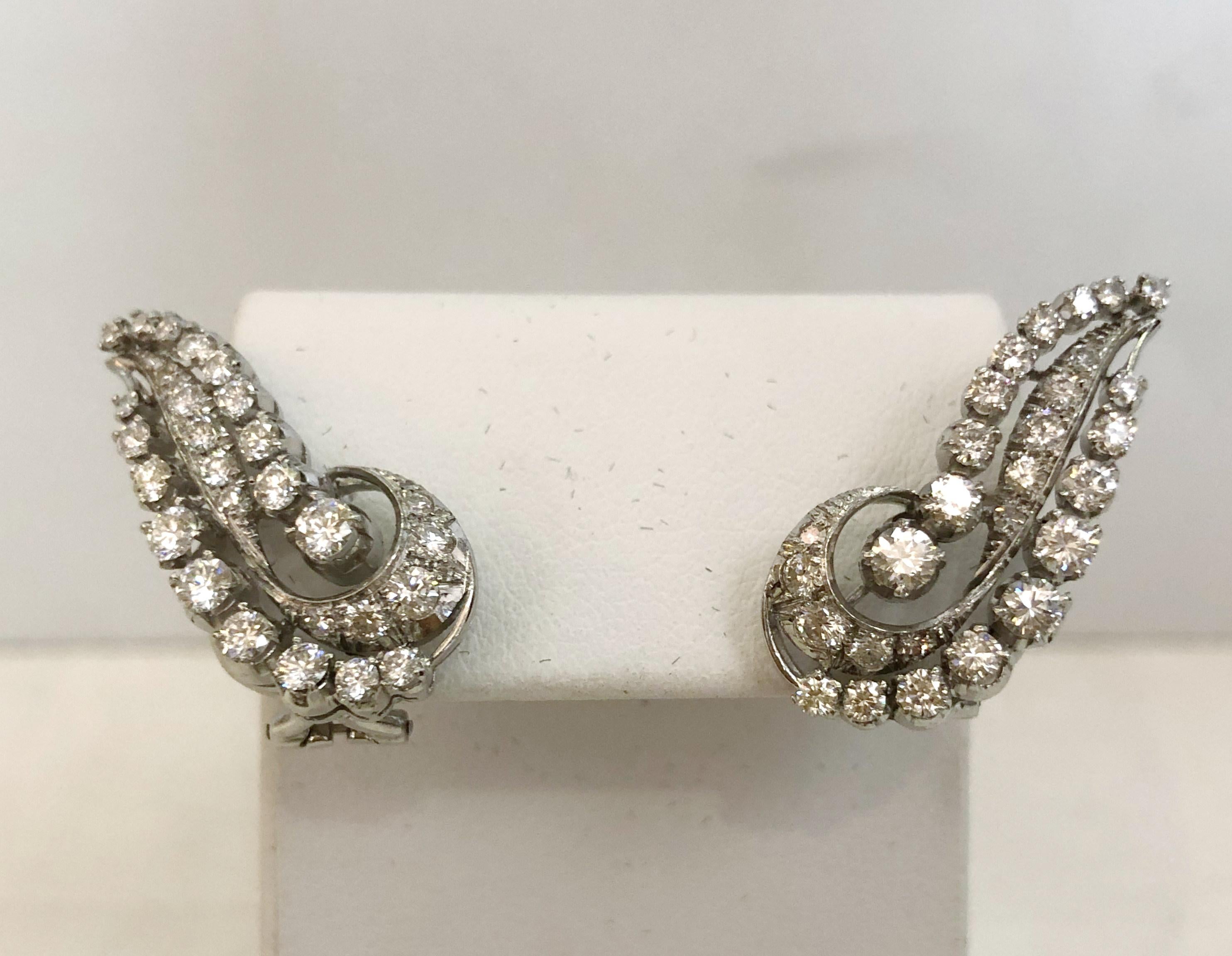 Pair of vintage platinum leaf earrings, with brilliant diamonds for a total of 1.5 karats / Italy 1960s