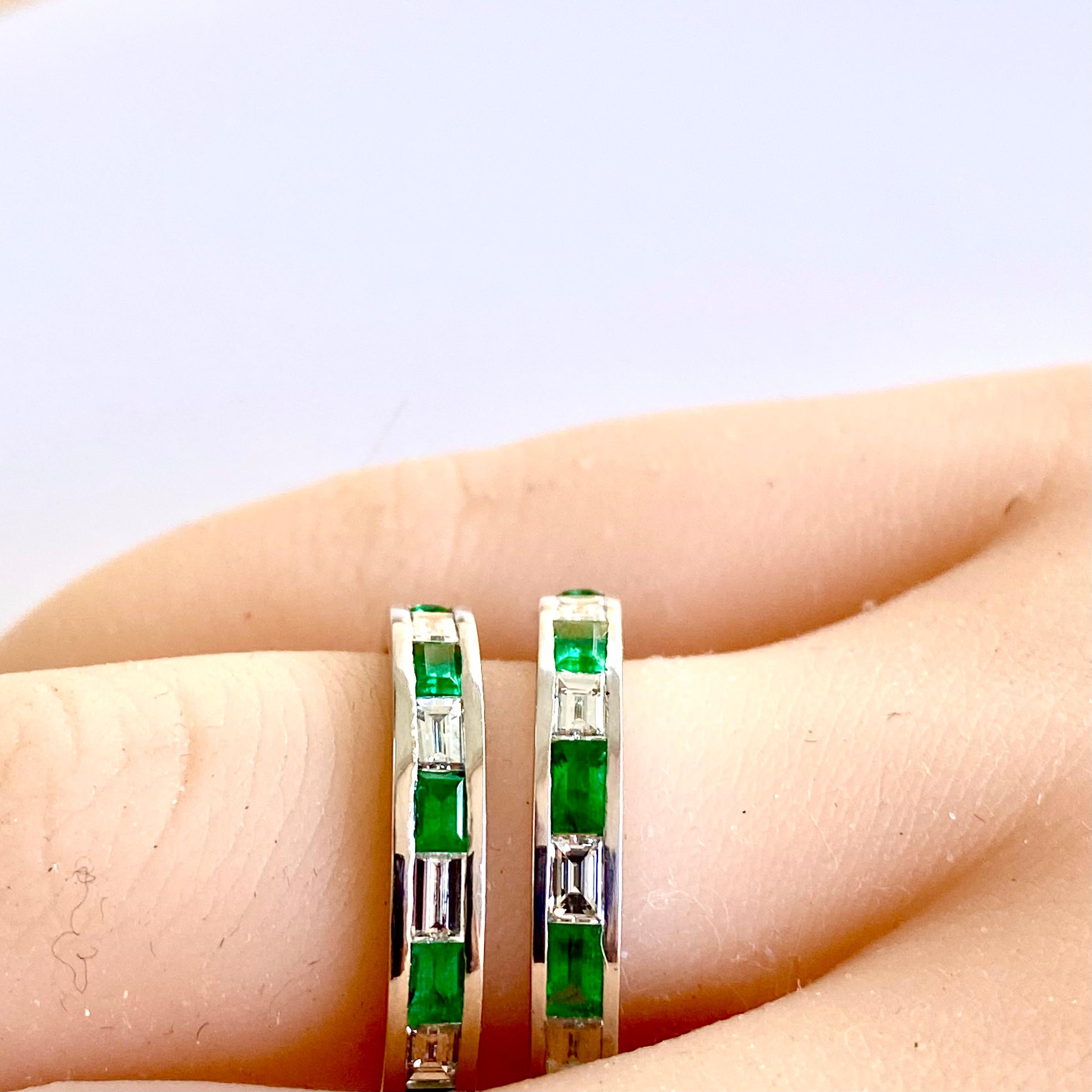 Paar Platin-Eternity-Ringe in Baguetteschliff mit Smaragd und Diamant 7