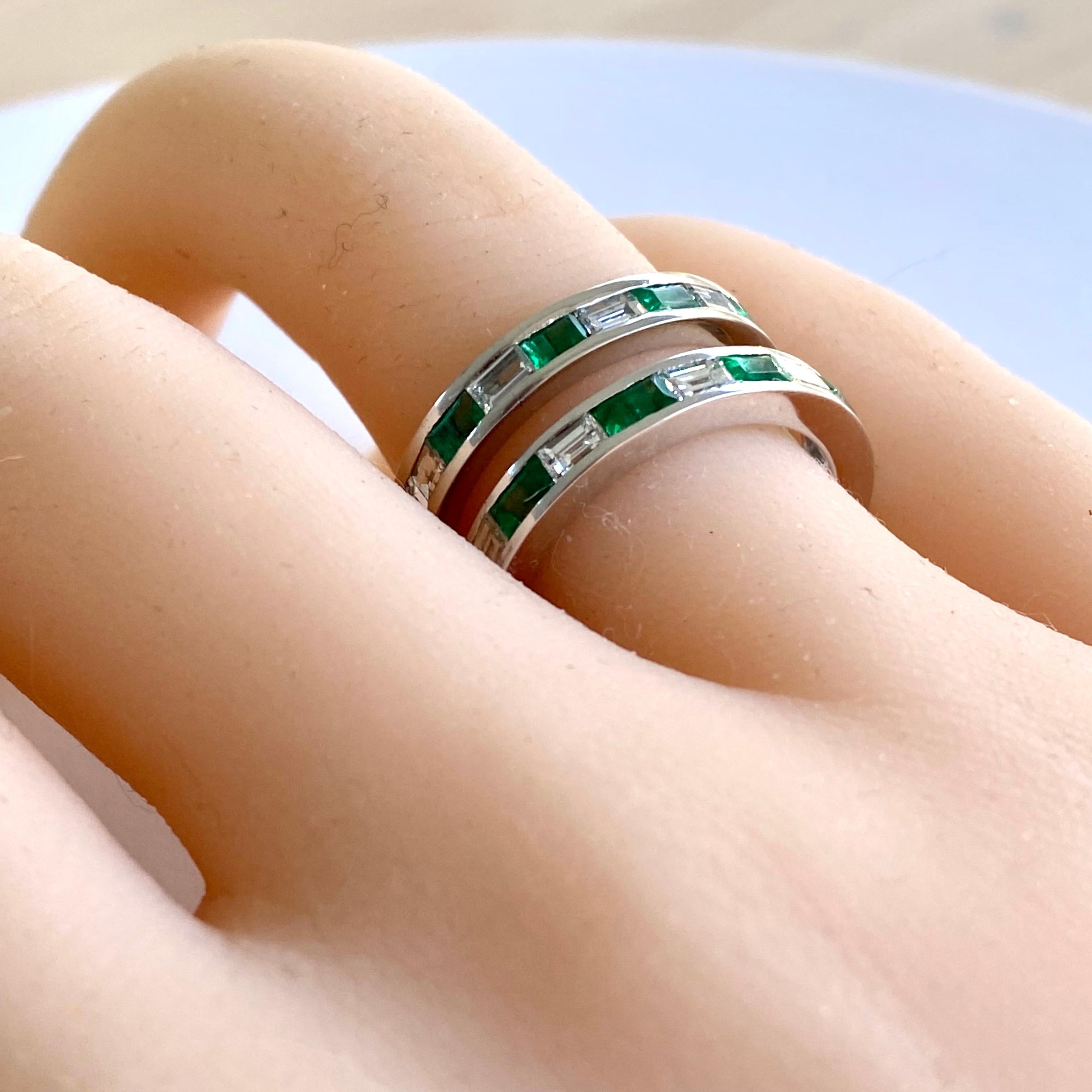 Paar Platin-Eternity-Ringe in Baguetteschliff mit Smaragd und Diamant 8