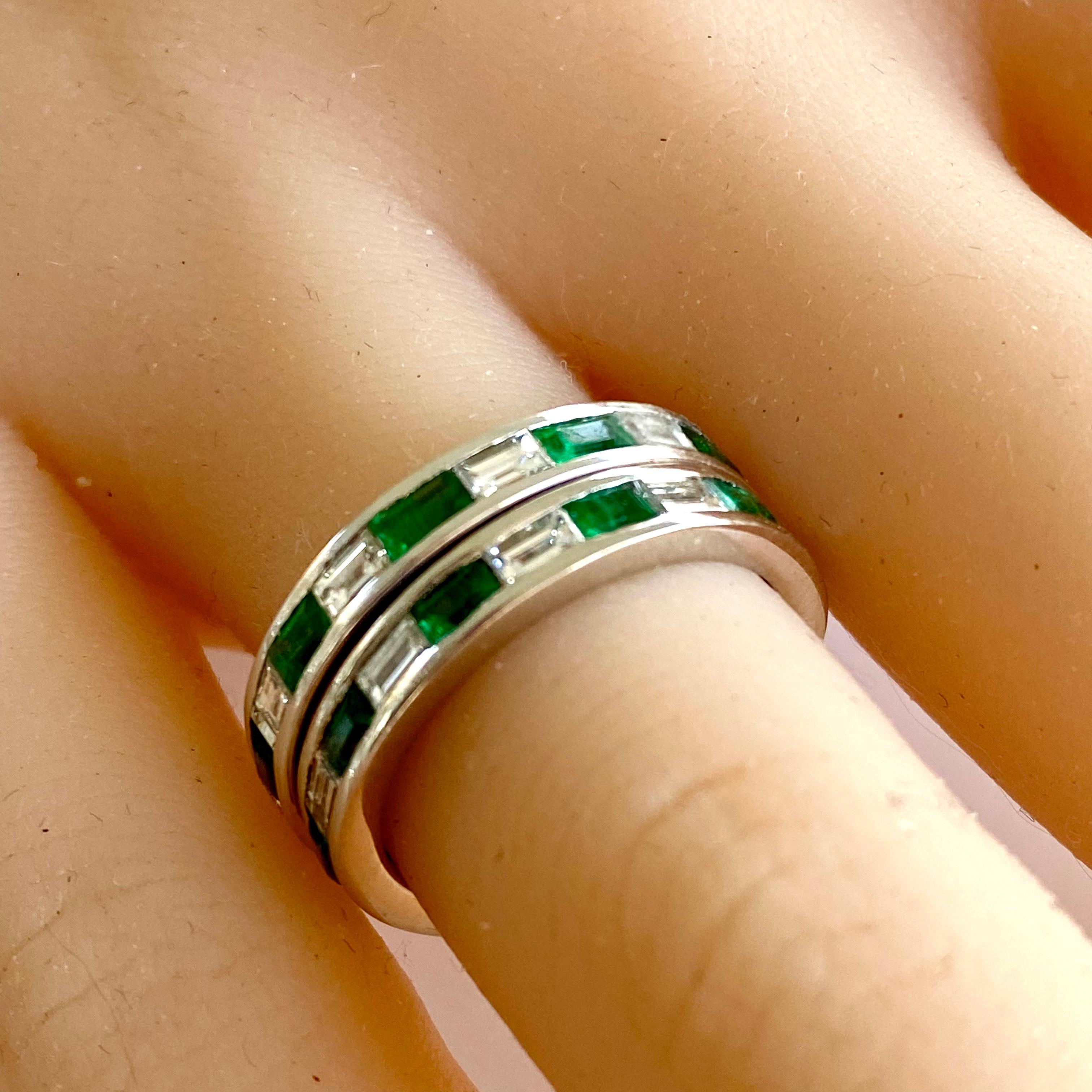 Paar Platin-Eternity-Ringe in Baguetteschliff mit Smaragd und Diamant 9