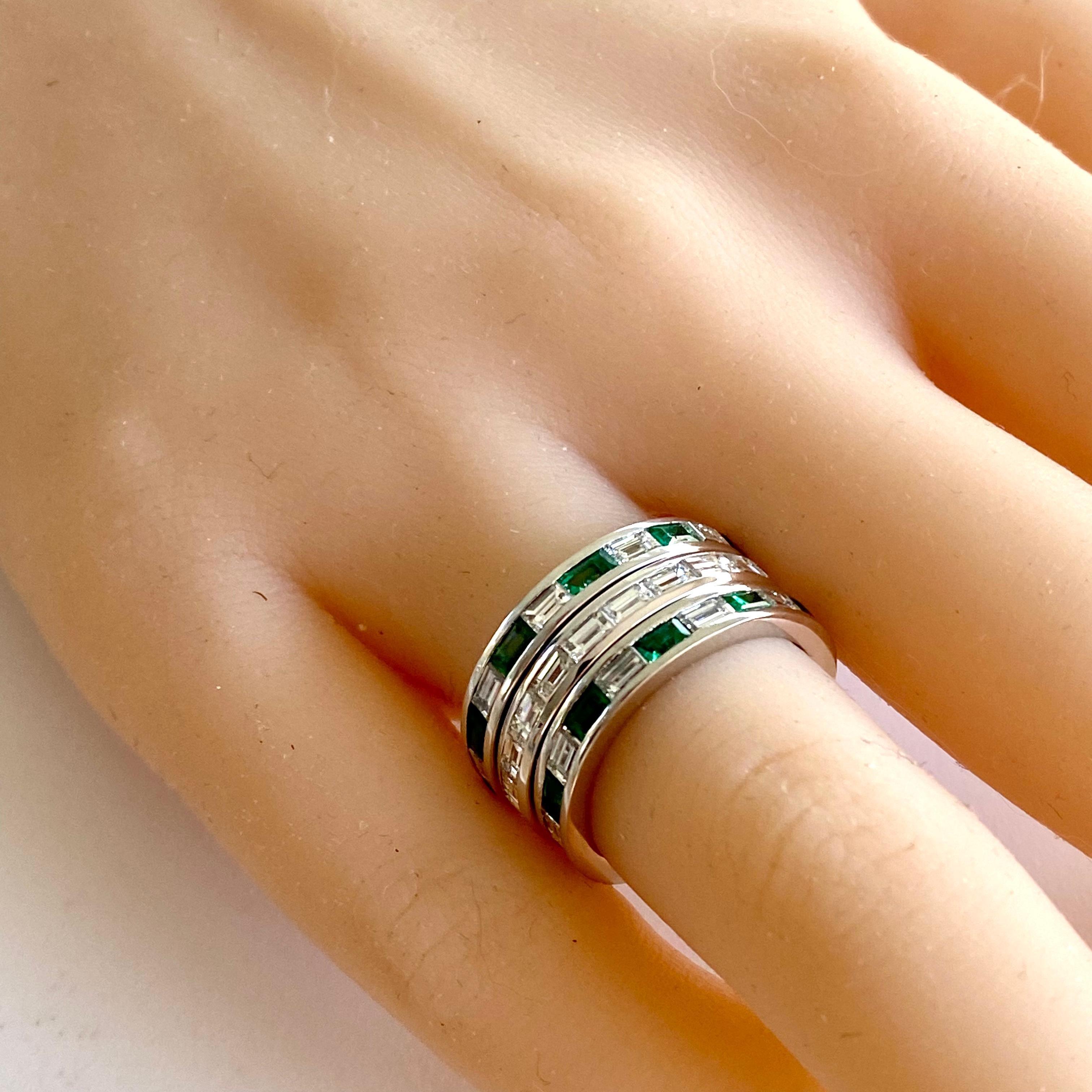 Paar Platin-Eternity-Ringe in Baguetteschliff mit Smaragd und Diamant (Zeitgenössisch)