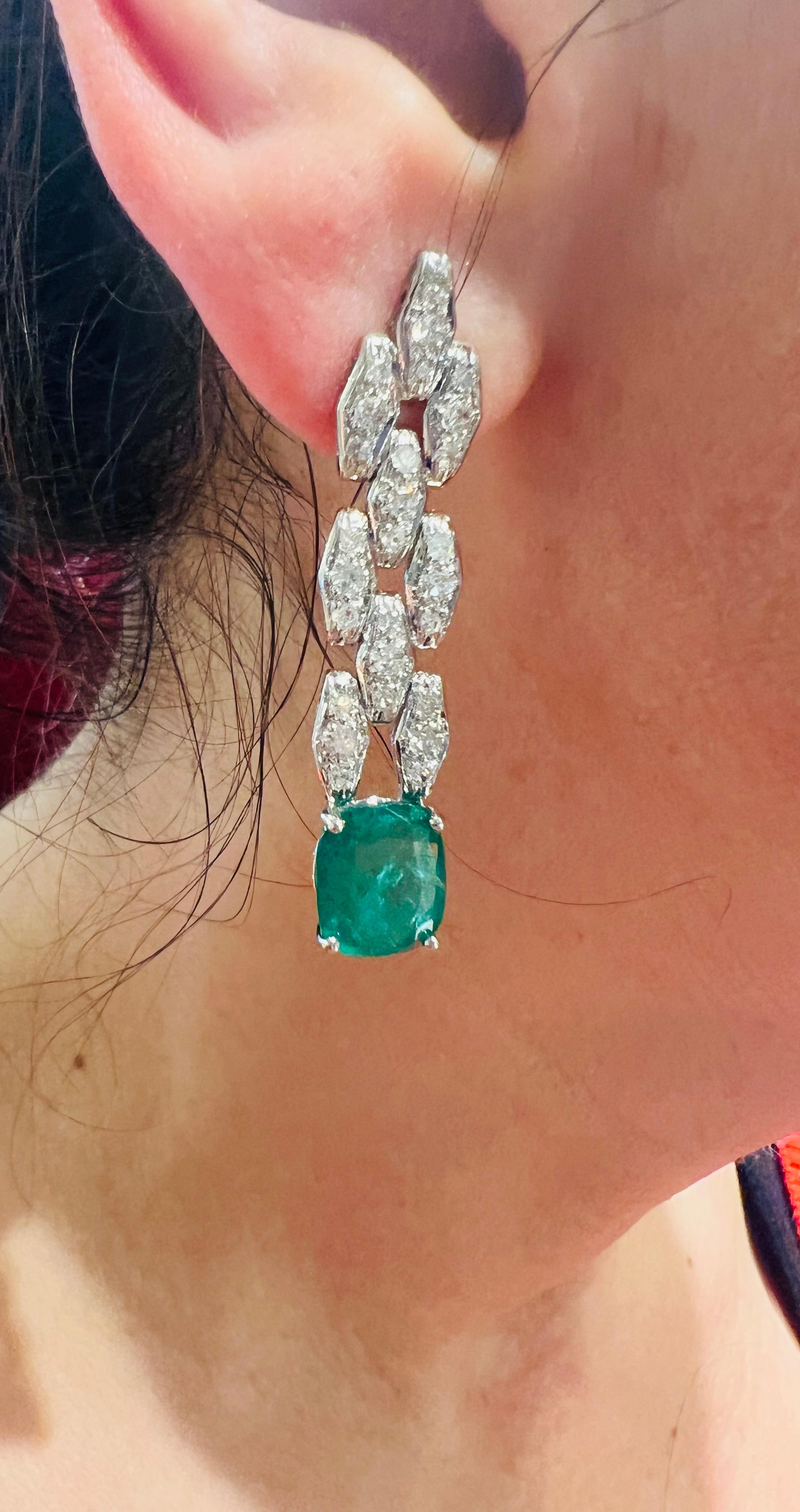 Art Deco pair of platinum  earrings set with 2 emeralds and paved with diamonds