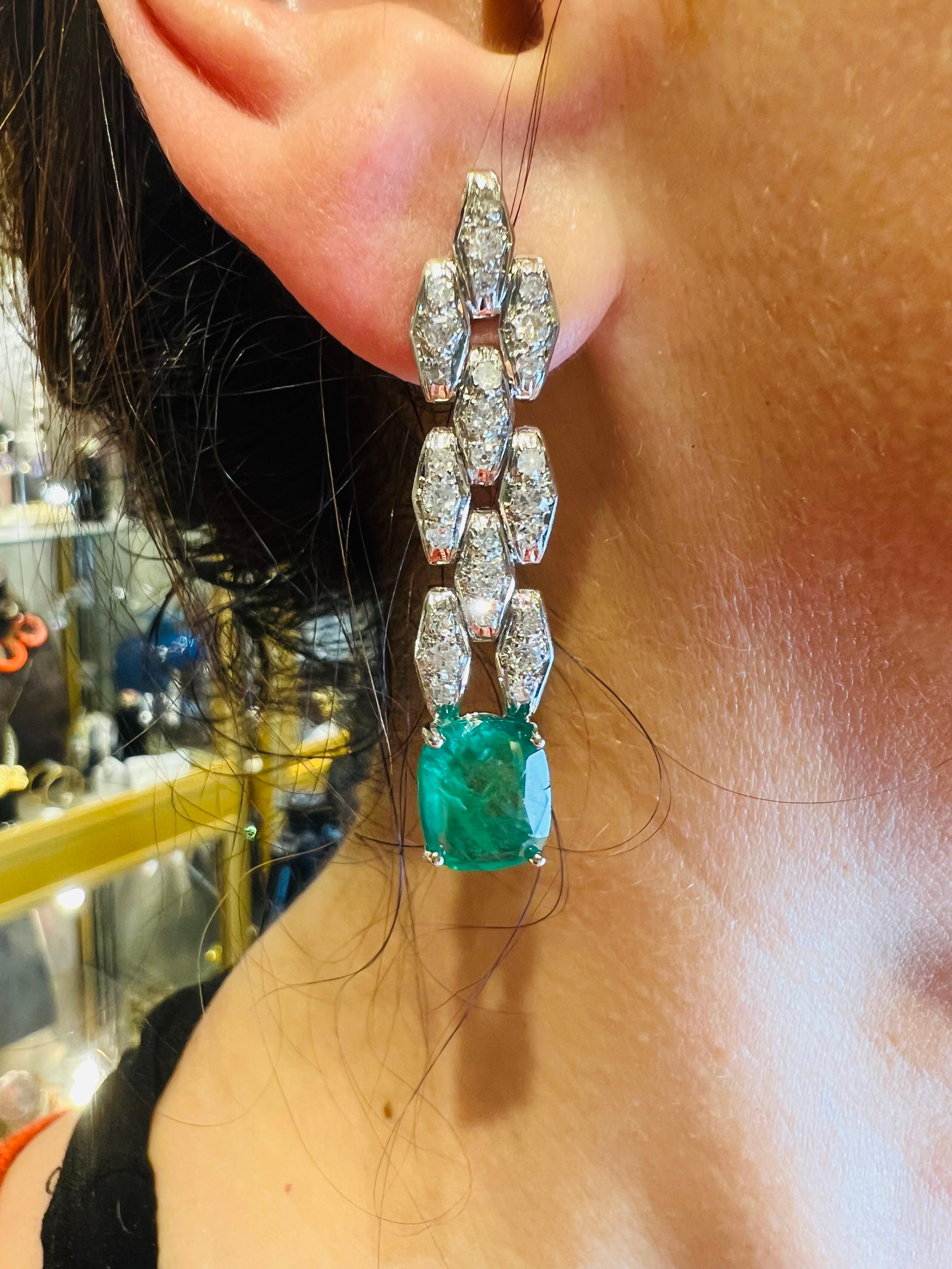 pair of platinum  earrings set with 2 emeralds and paved with diamonds In Good Condition In SAINT-OUEN-SUR-SEINE, FR