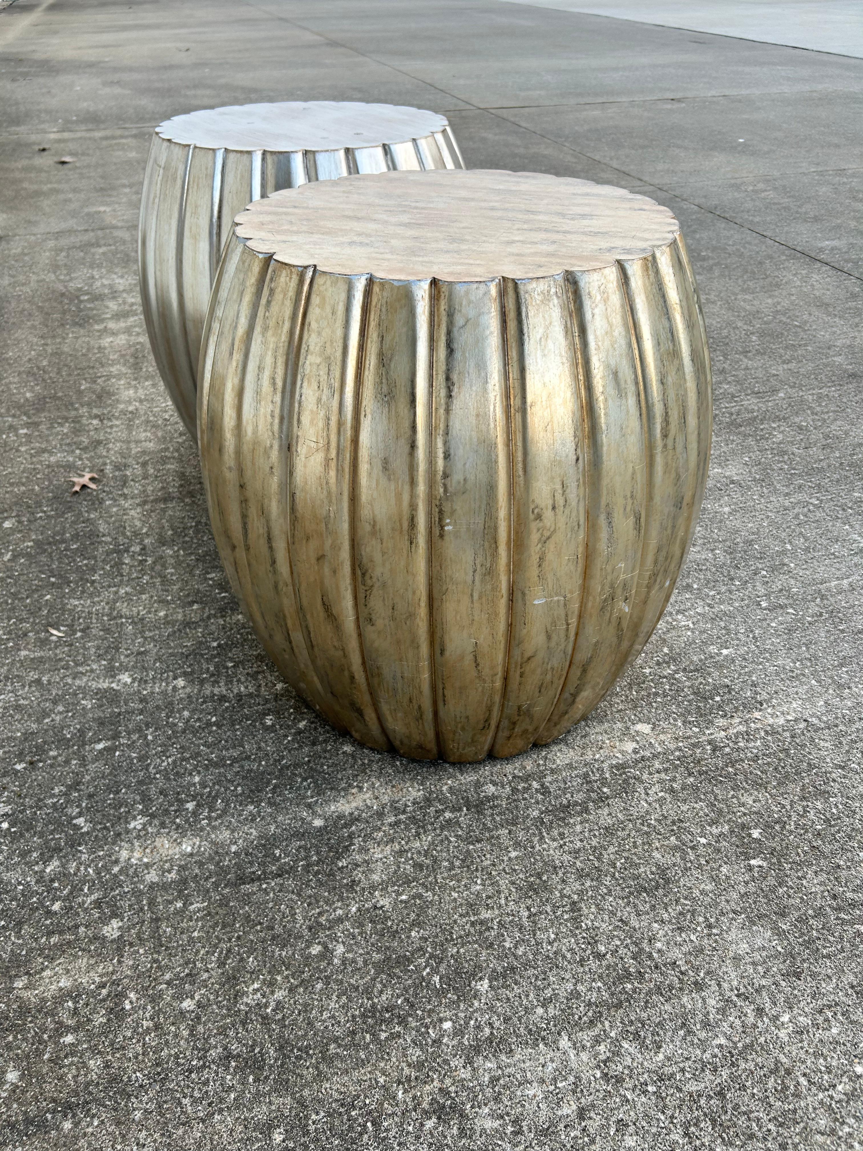Paire de tables d'appoint à tambour plissé à feuilles d'argent en vente 3