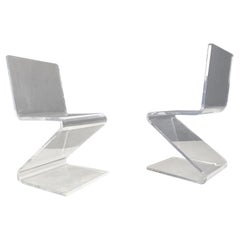 Pareja de sillas de comedor Zigzag de plexiglás, años 80