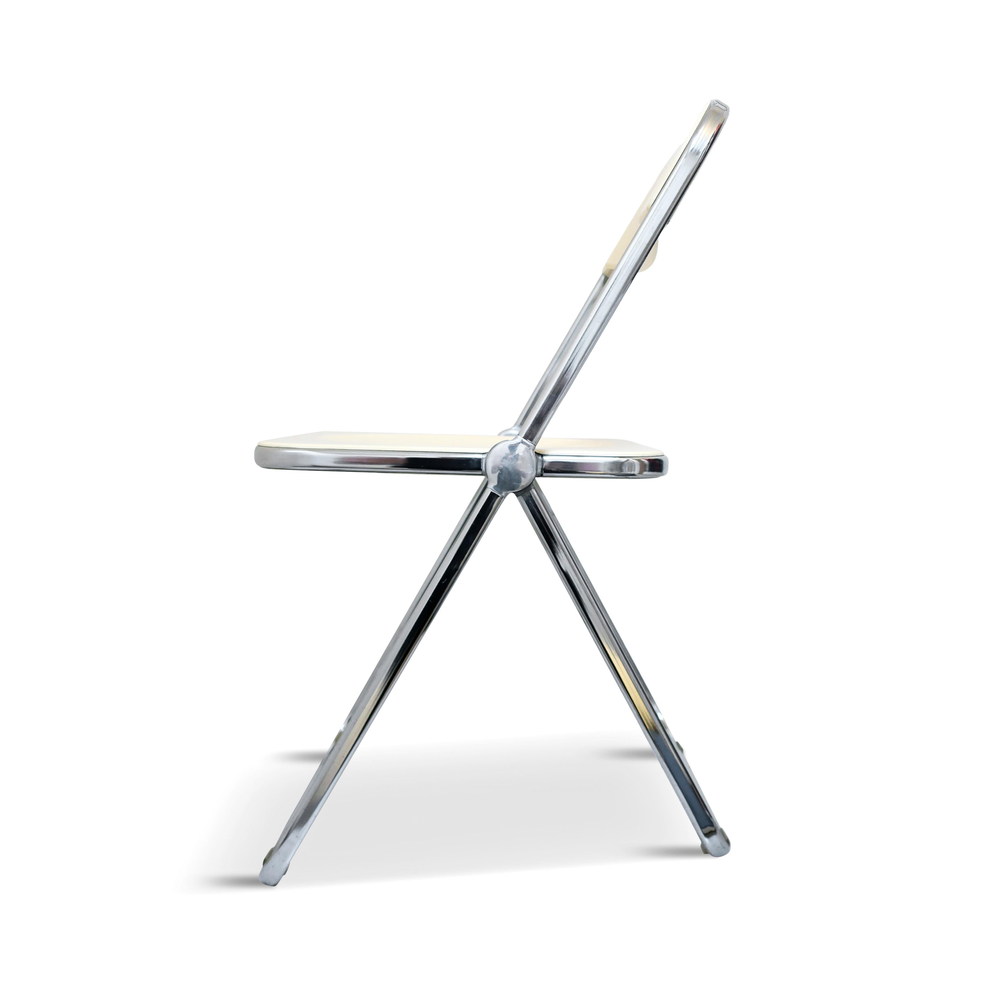Chrome Pair of Plia Off-White Folding Chairs by Giancarlo Piretti for Castelli