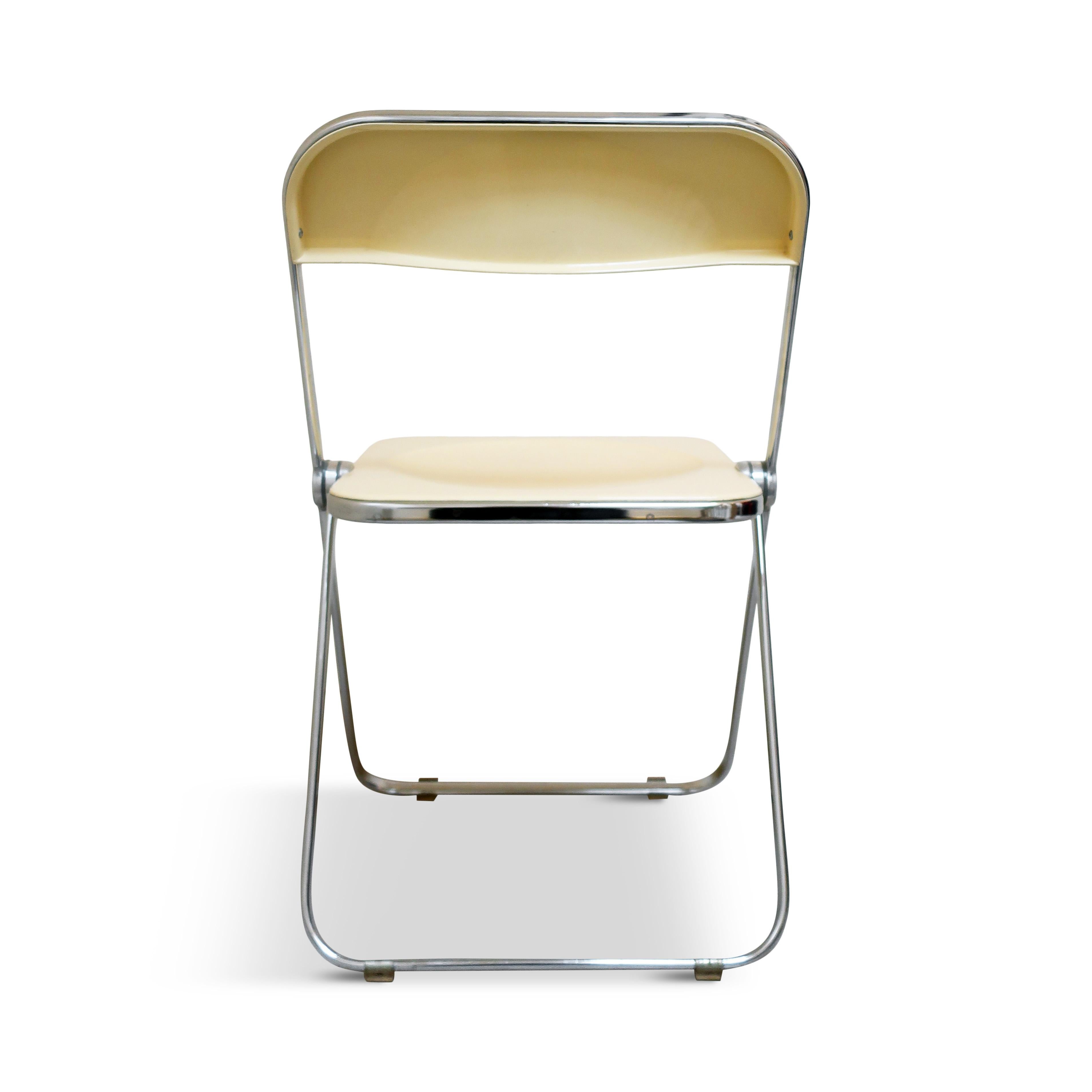 Pair of Plia Off-White Folding Chairs by Giancarlo Piretti for Castelli 1